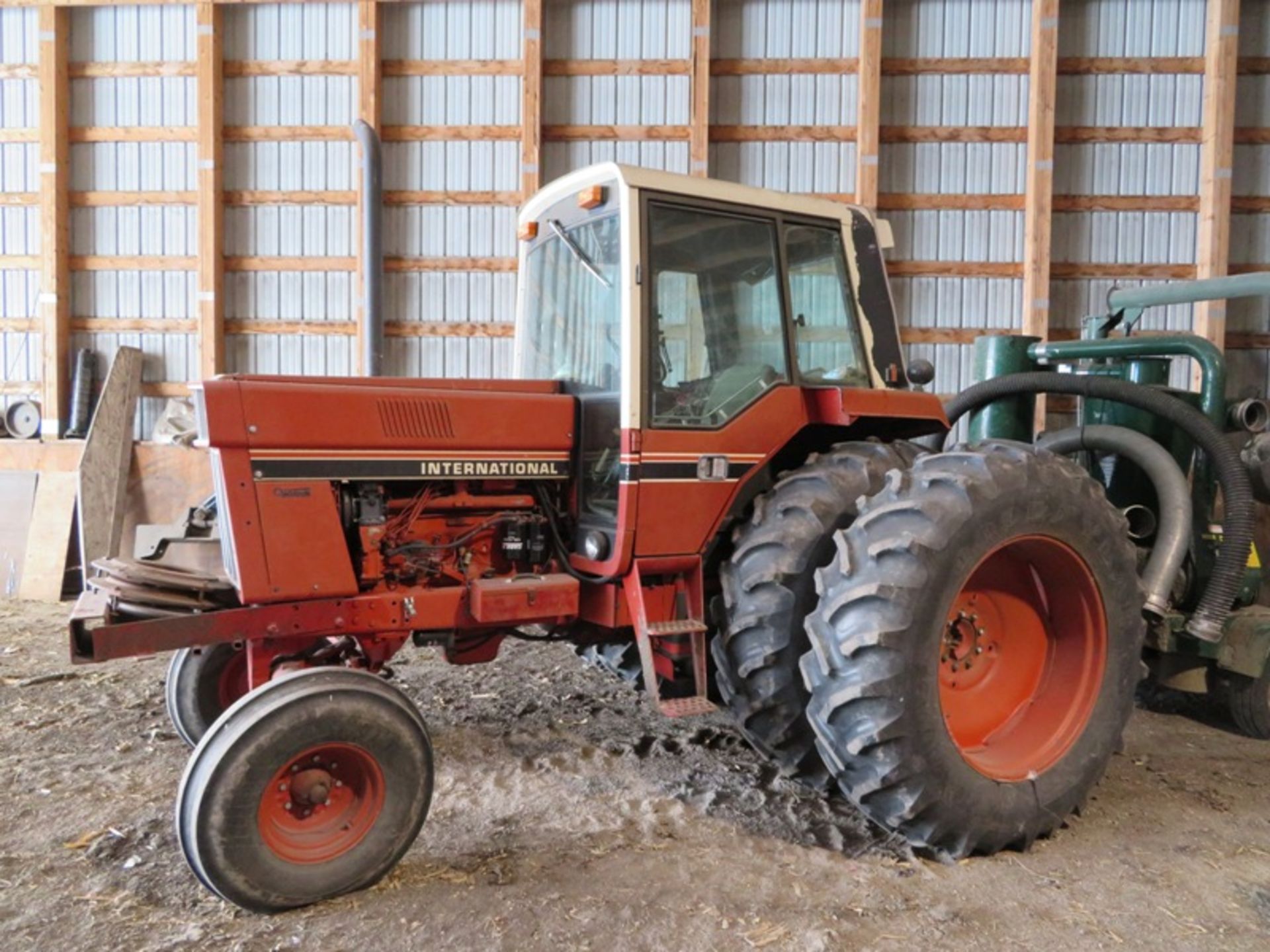 1981 IHC 1086 tractor