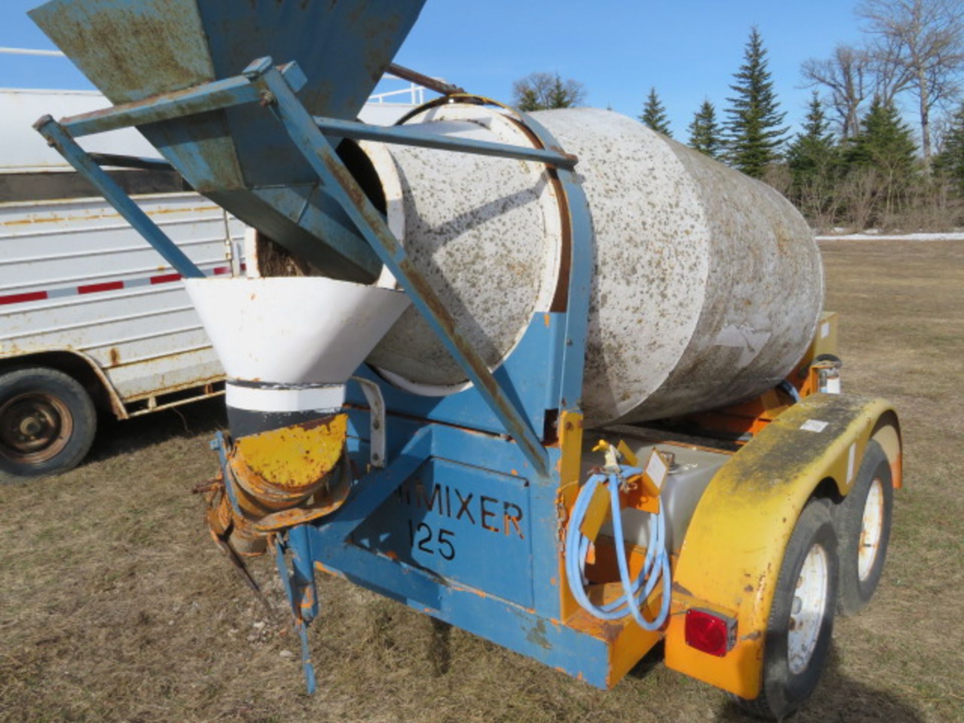 Concrete mini 125 one yard mixer mounted on tandem axle trailer - Image 3 of 3