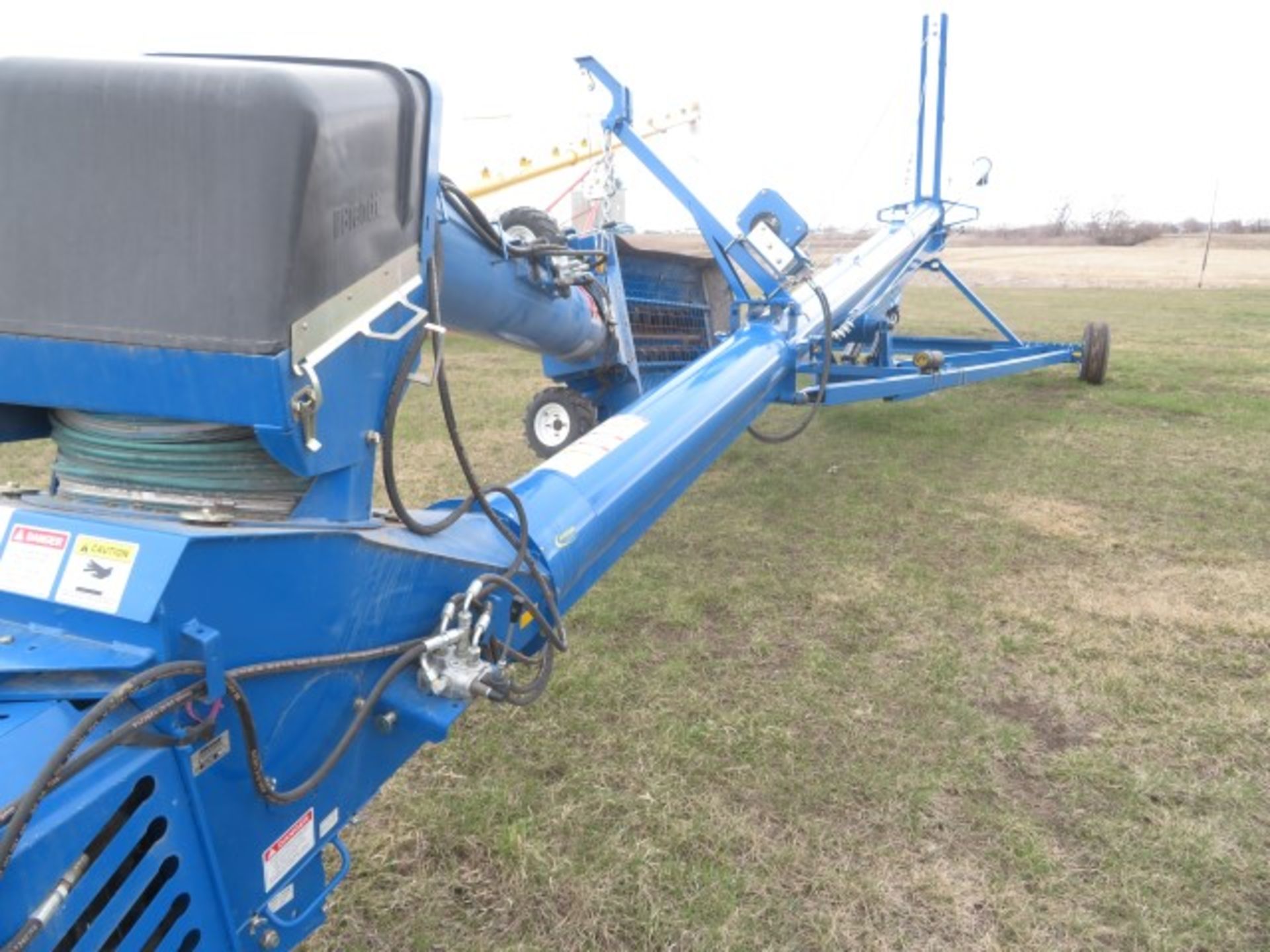 2015 Brandt 1370-11P swing hopper grain auger. Like new - Image 2 of 3