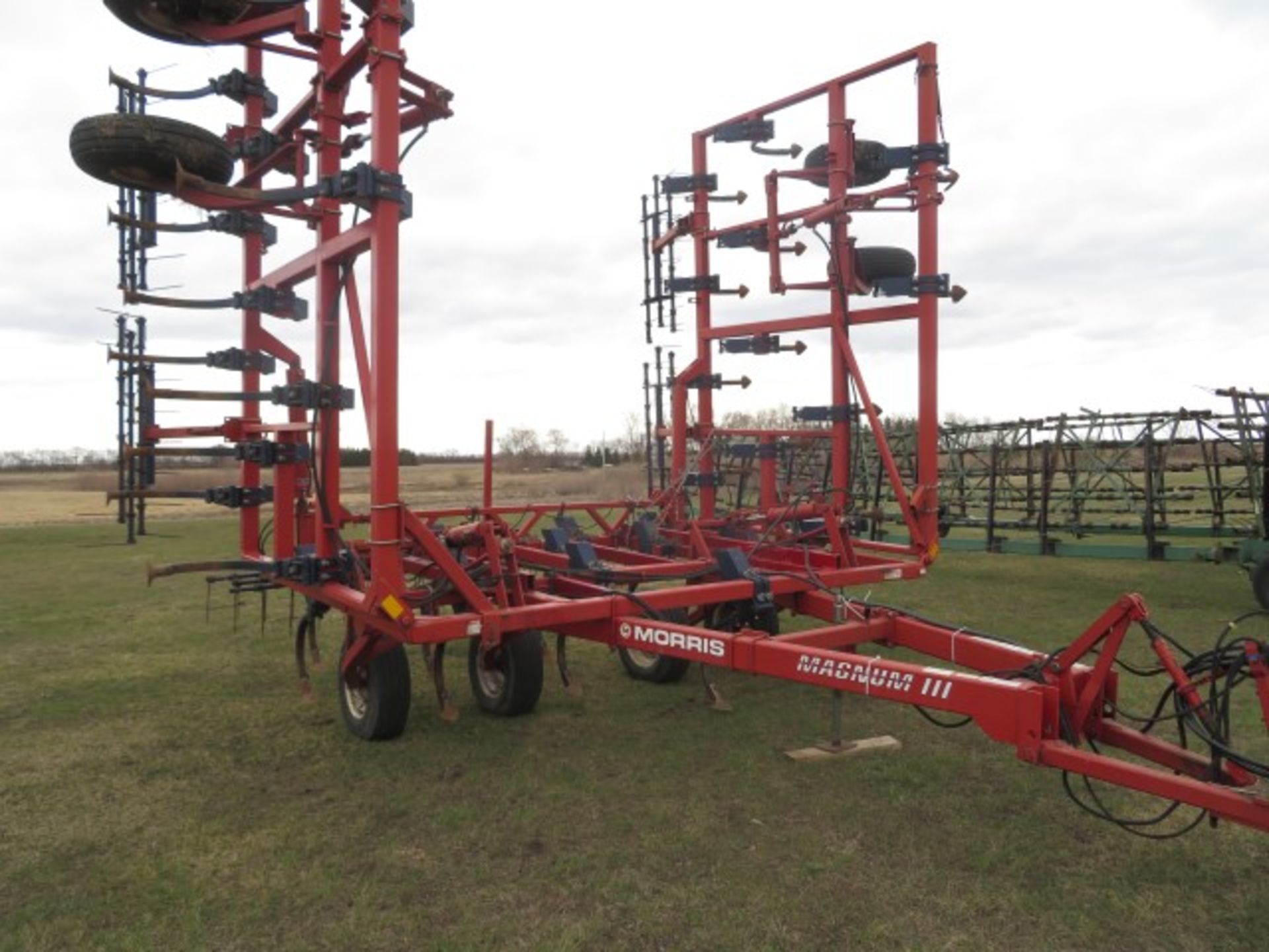 Morris Magnum 37ft chisel plow, 3 row mulchers. Nice