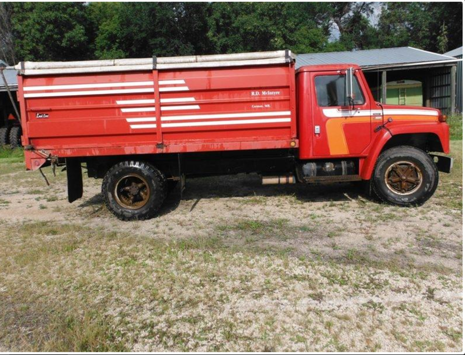 1980 IHC 1724 3 ton truck