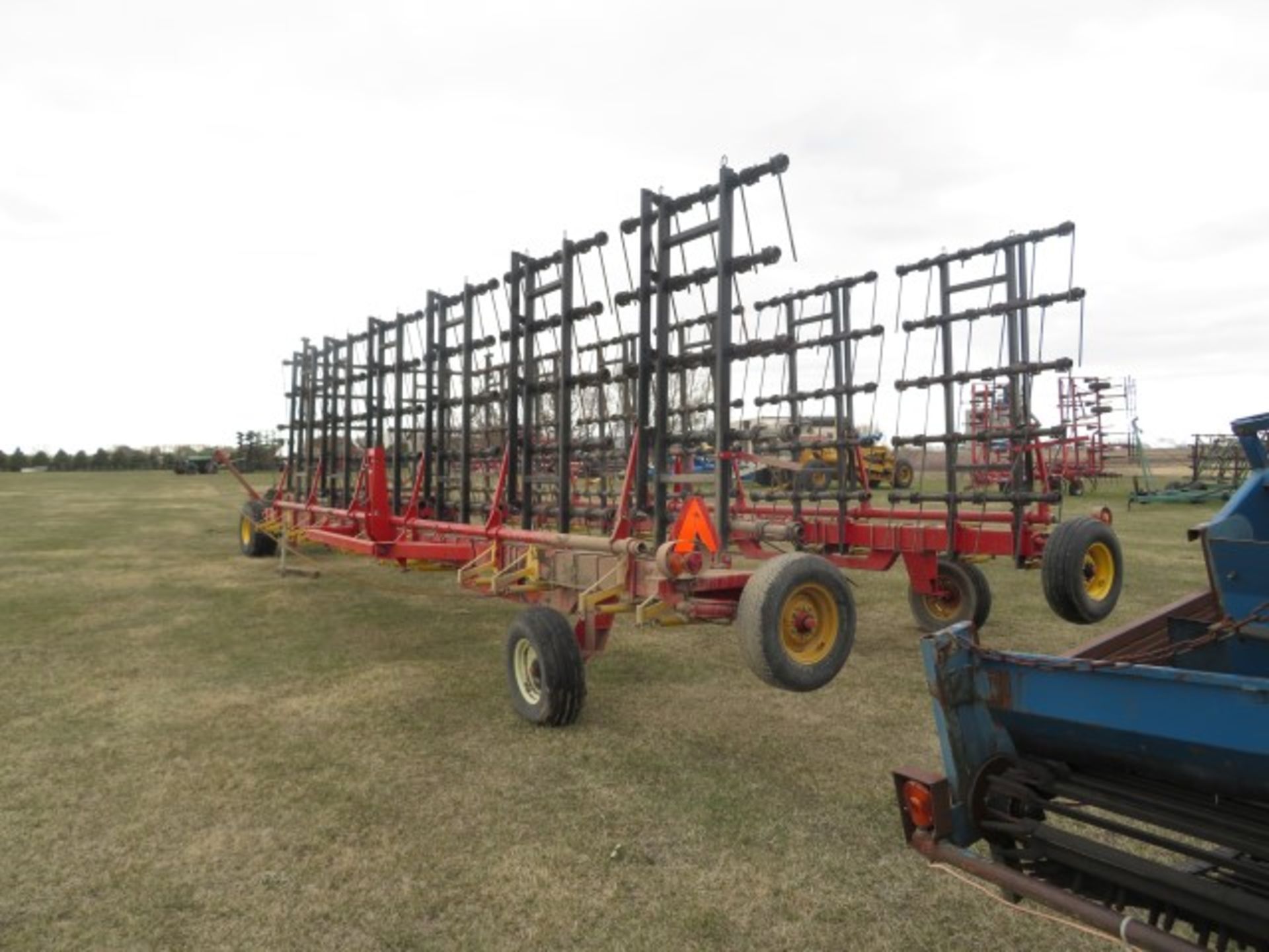 7200 Bourgault 84ft super harrow lowered main frame like the latest model all in good condition - Image 2 of 3