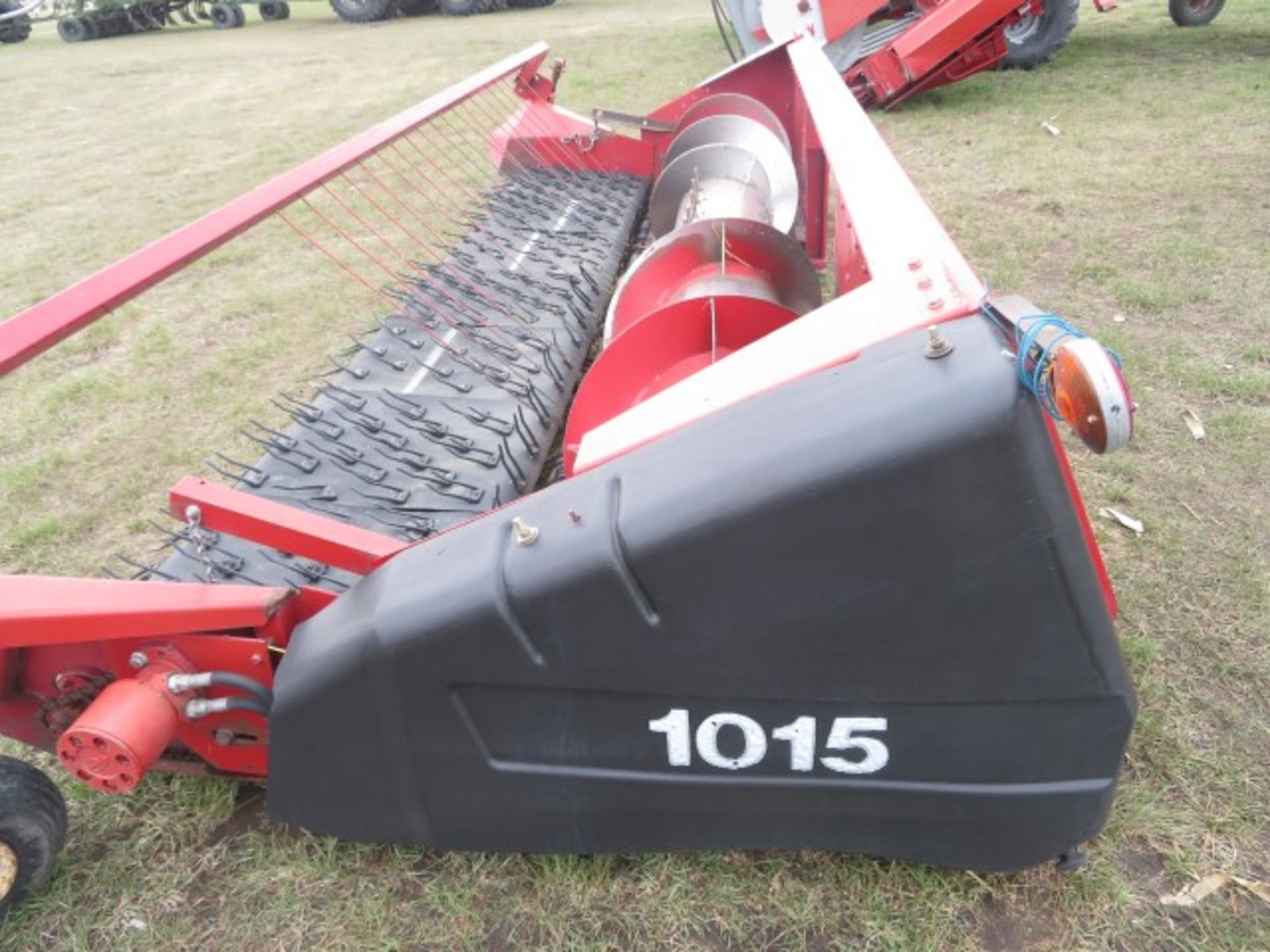 CIH 1680 combine #118393 with 1015 pickup head - Image 5 of 6