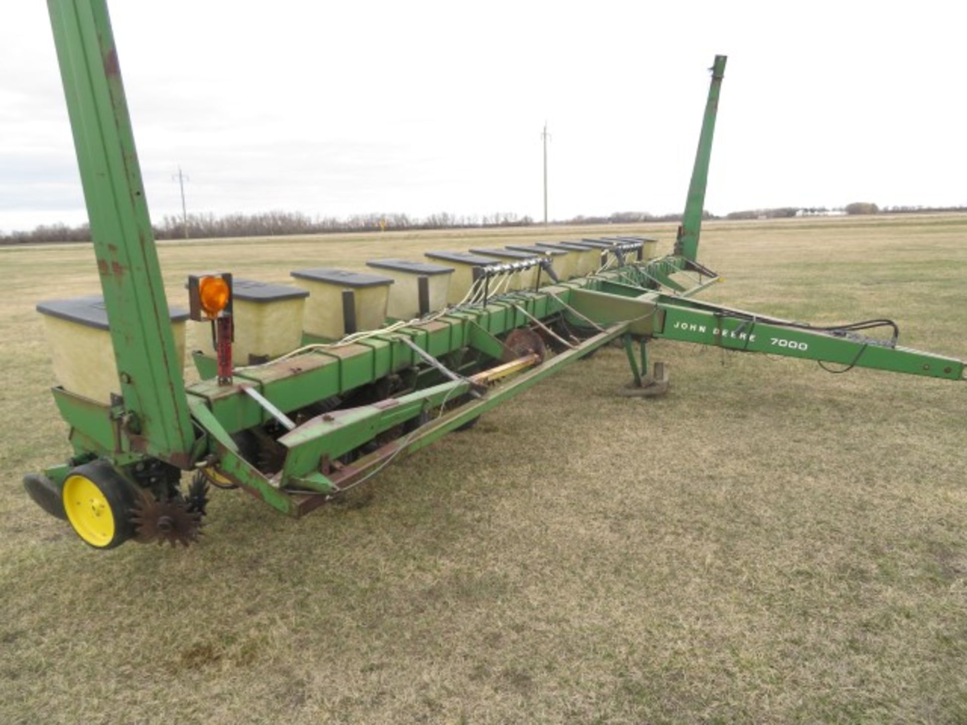 John Deere 7000 planter 12 row 30 regular drawbar hitch