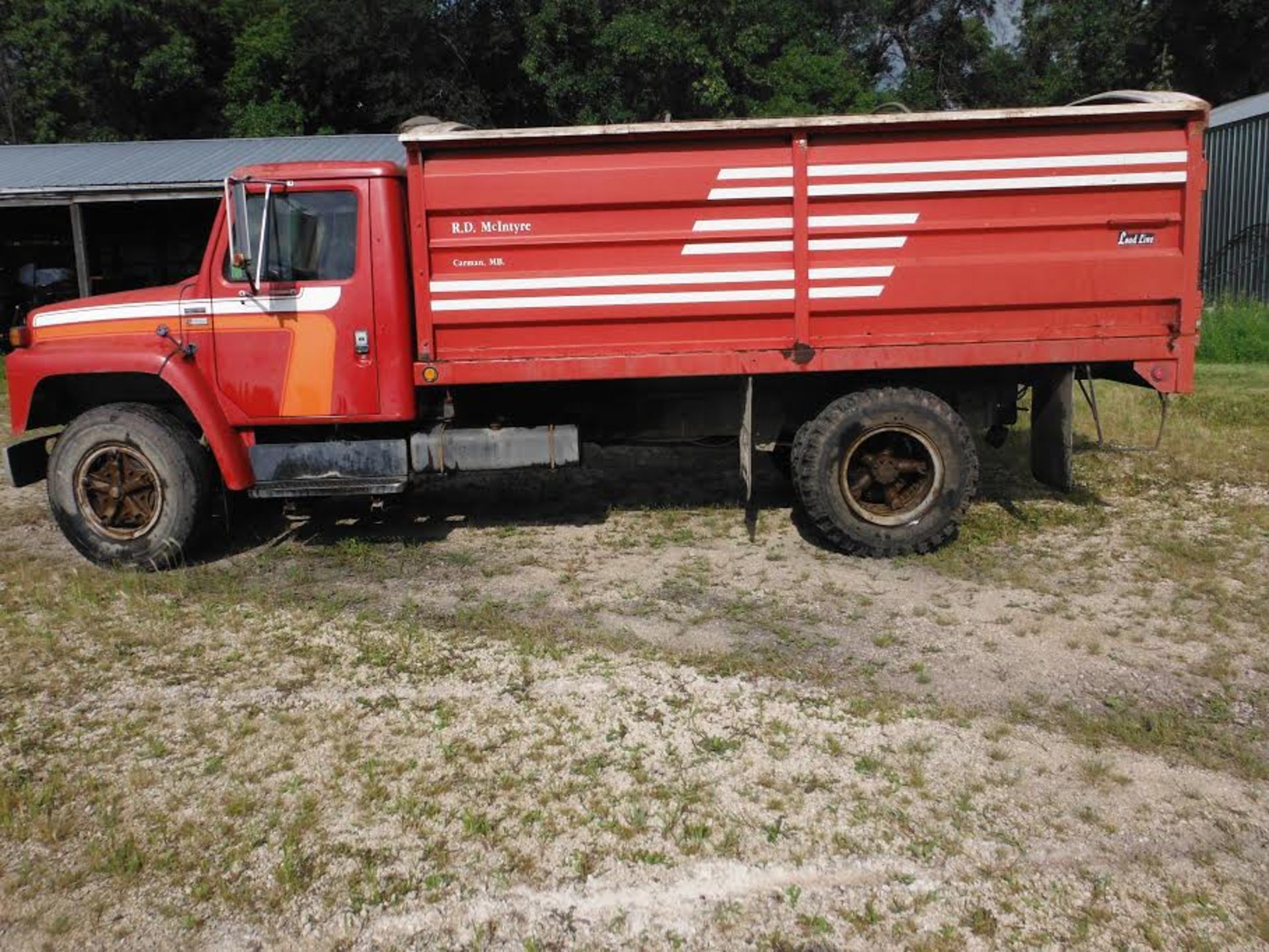 1980 IHC 1724 3 ton truck - Image 2 of 5