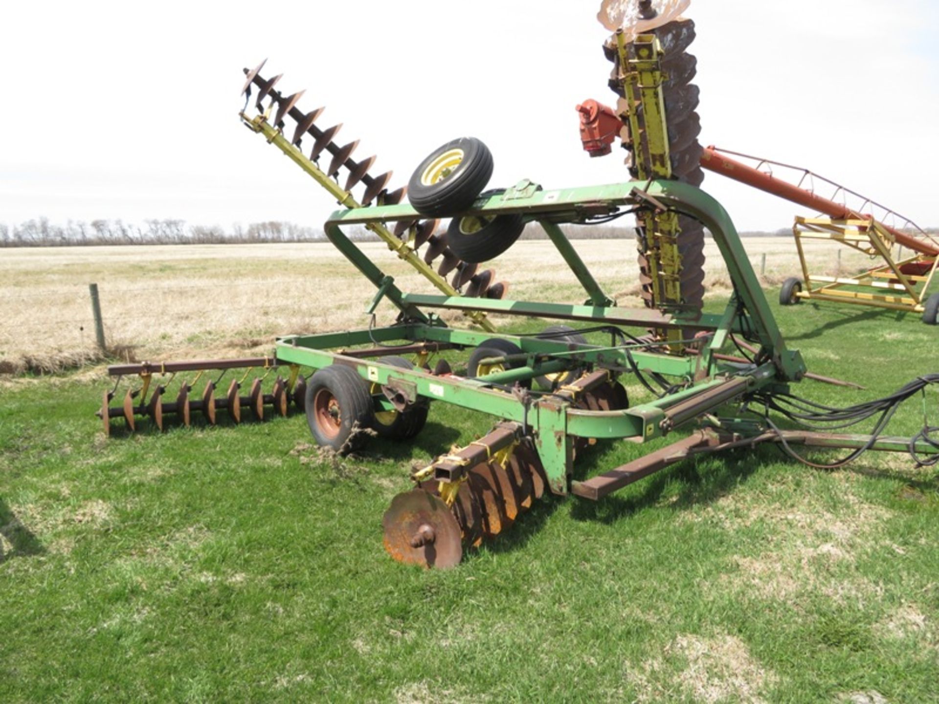 John Deere model 220 single wing tandem disc 21ft