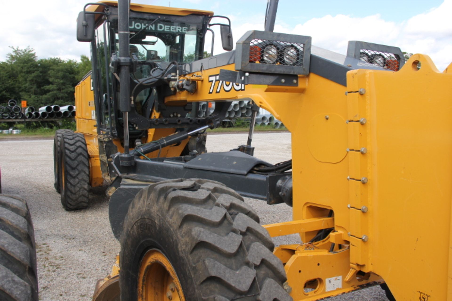 2011 JOHN DEERE 770GP MOTORGRADER - Image 2 of 4