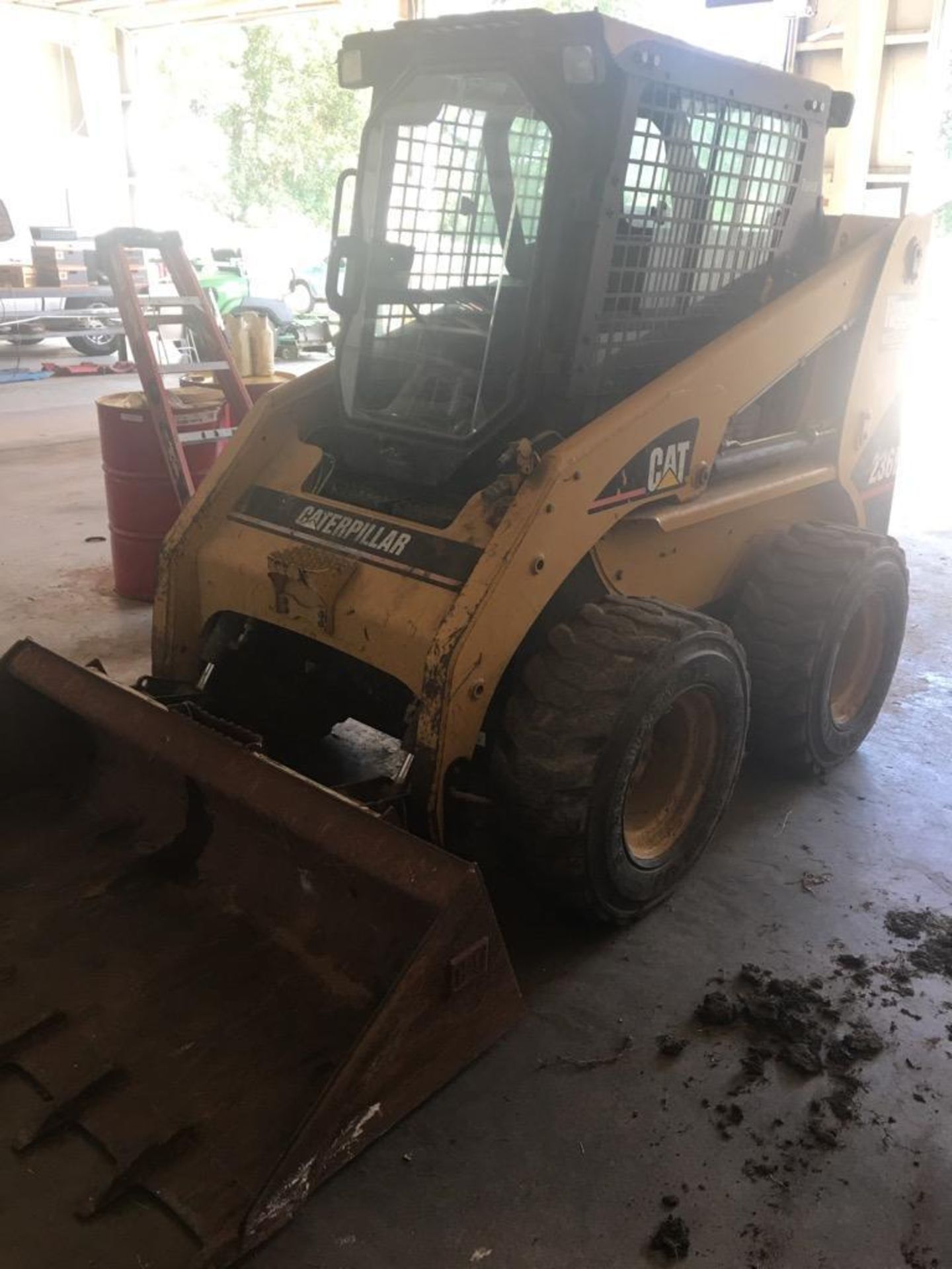 2006 Catapillar 236B Skid Steer,approximately 1000 hours, cab heat and air, - Image 3 of 5