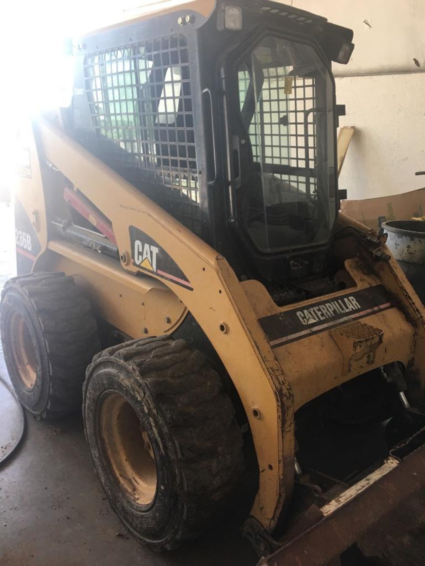 2006 Catapillar 236B Skid Steer,approximately 1000 hours, cab heat and air, - Image 2 of 5