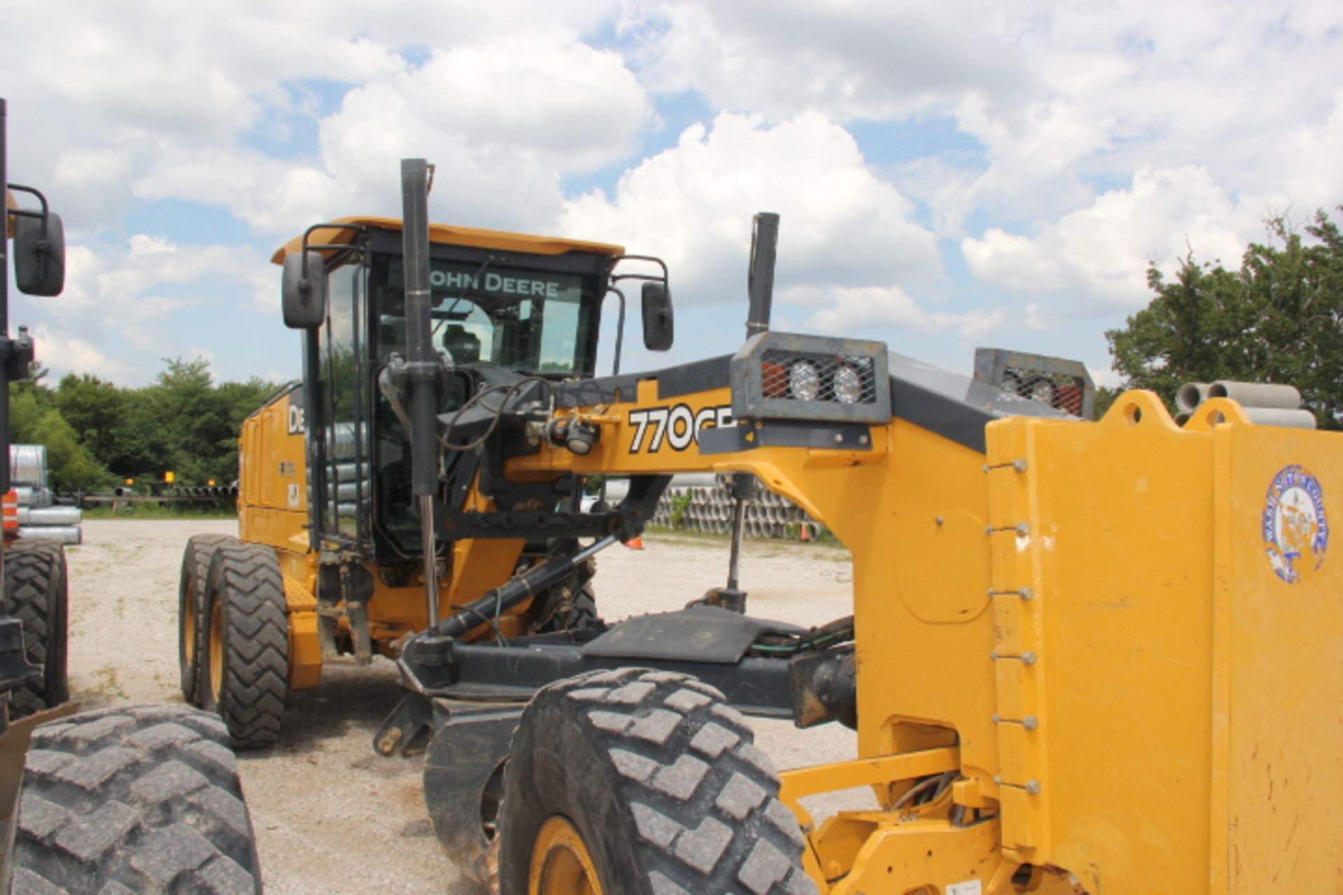 2011 JOHN DEERE 770GP MOTORGRADER - Image 2 of 5