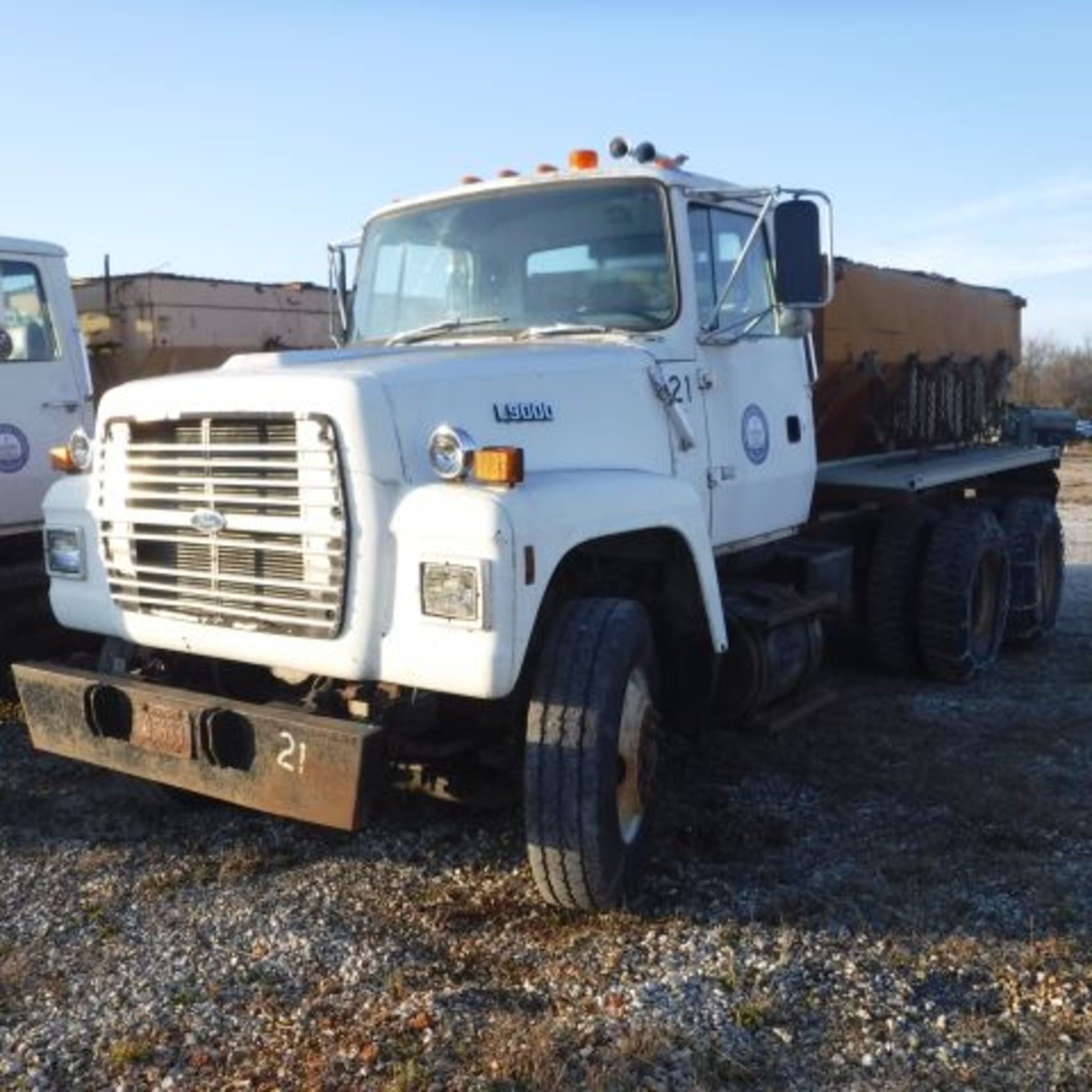 1993 FORD L9000 SPREADER DUMP TRUCK - Image 2 of 2