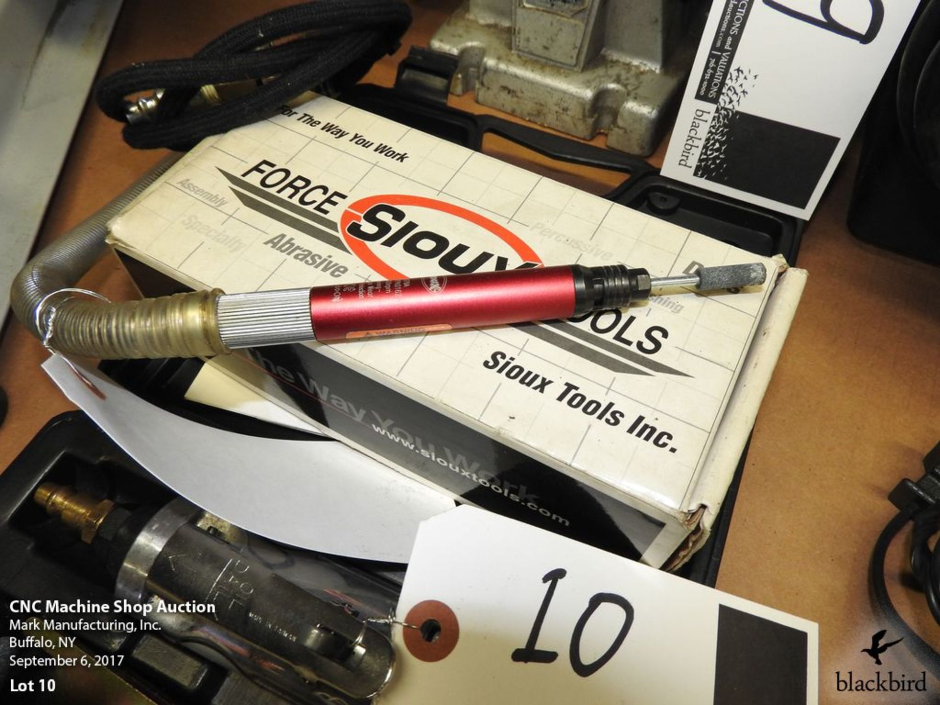 Lot- Sioux model 5978A pneumatic pencil die grinder and pneumatic die grinder with tools