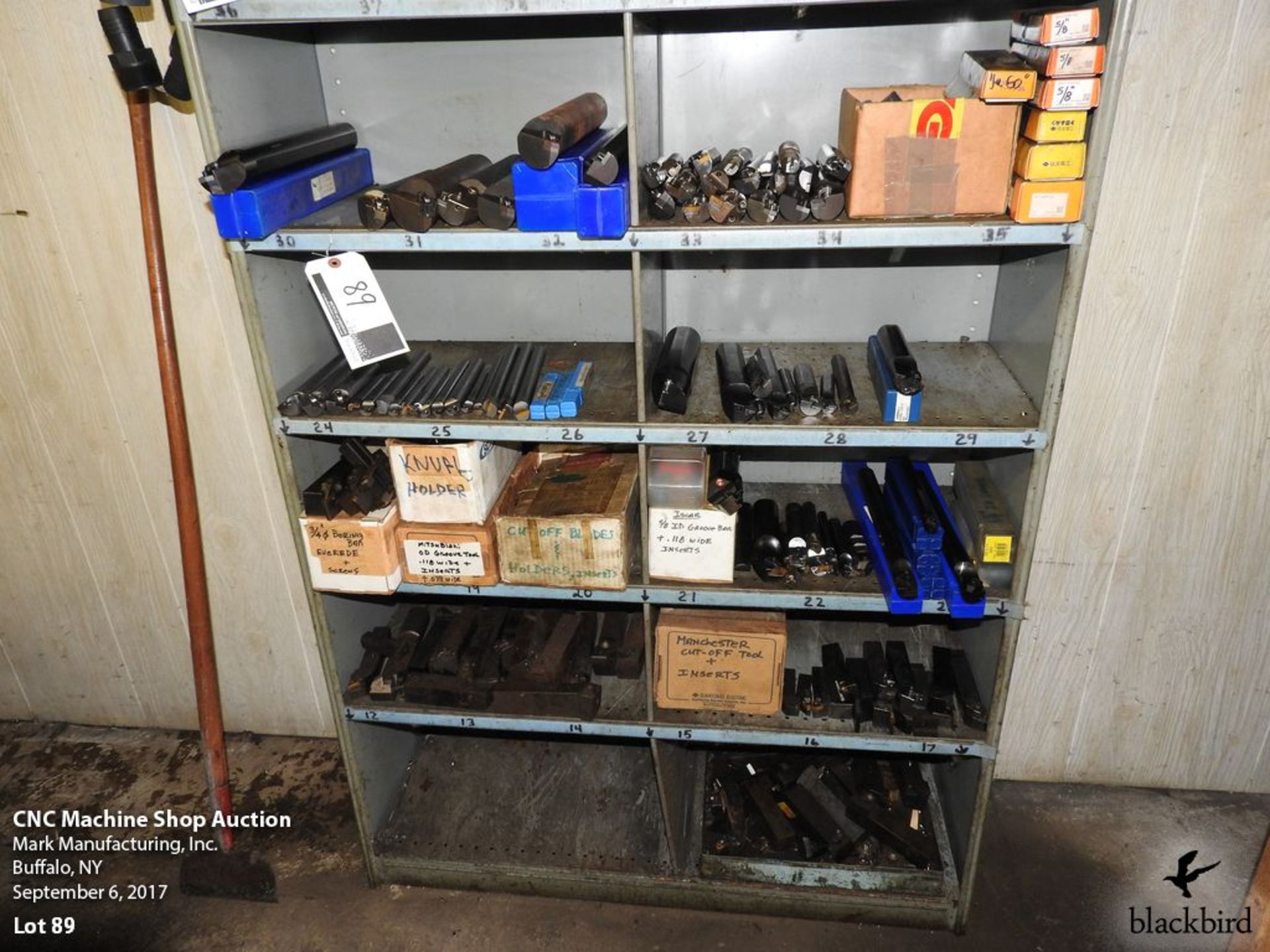 Lot- A lot of boring bars, tool holders in bottom of shelving