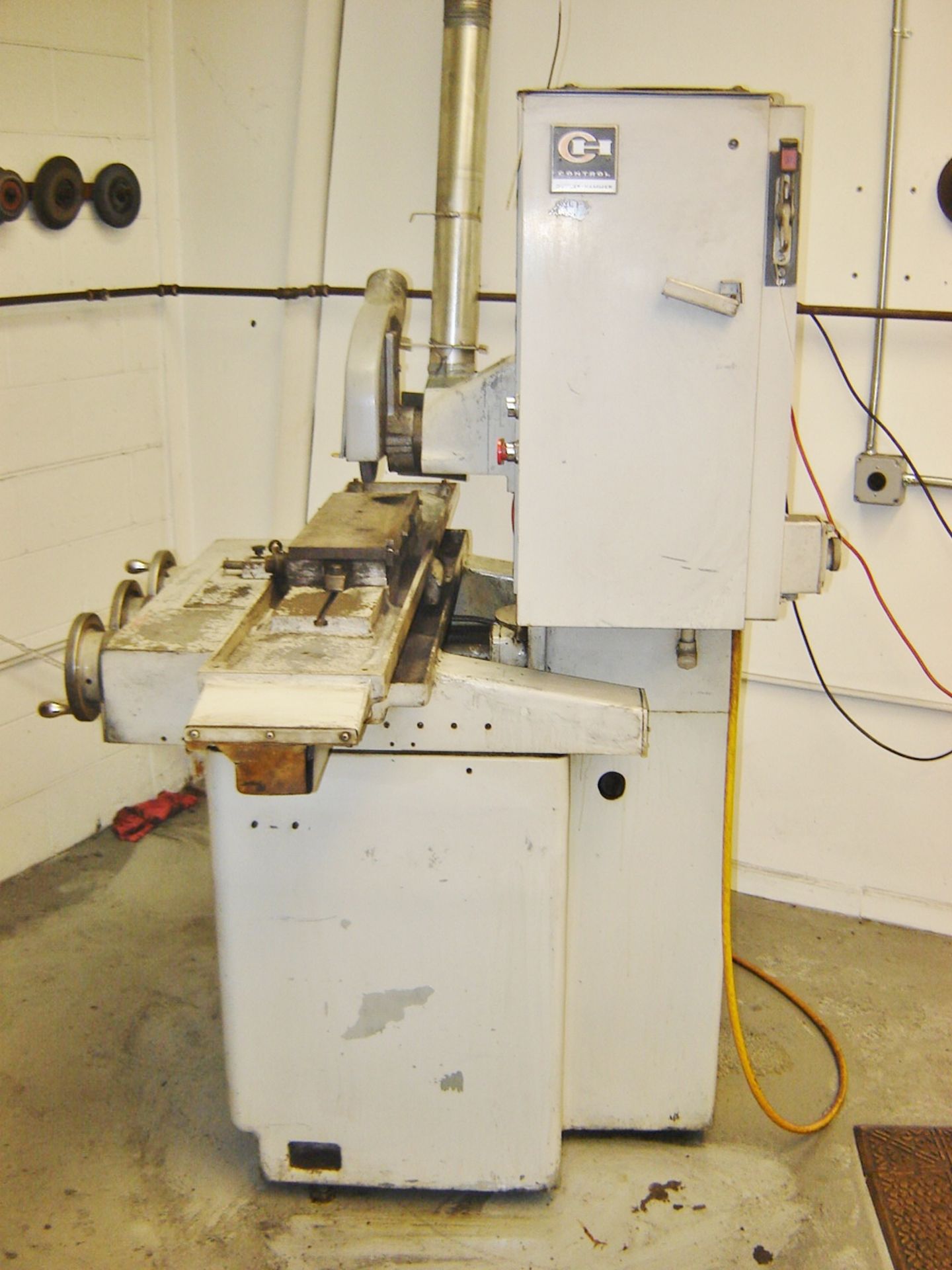 HAND FEED DRY TYPE SURFACE GRINDER - Image 2 of 4