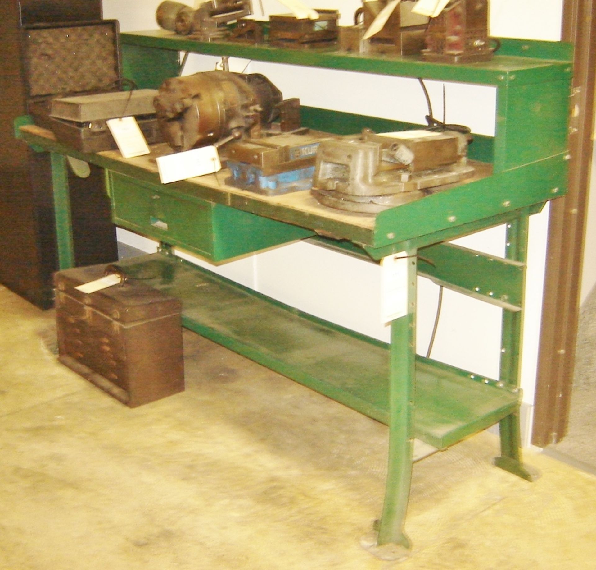 METAL WORK BENCH