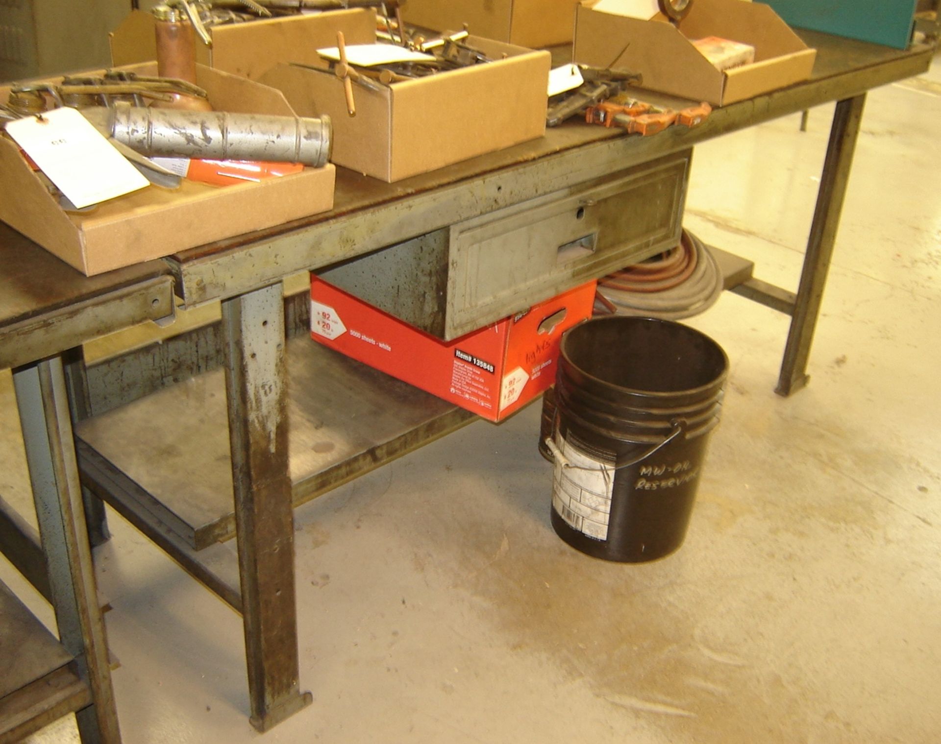 METAL WORK BENCH