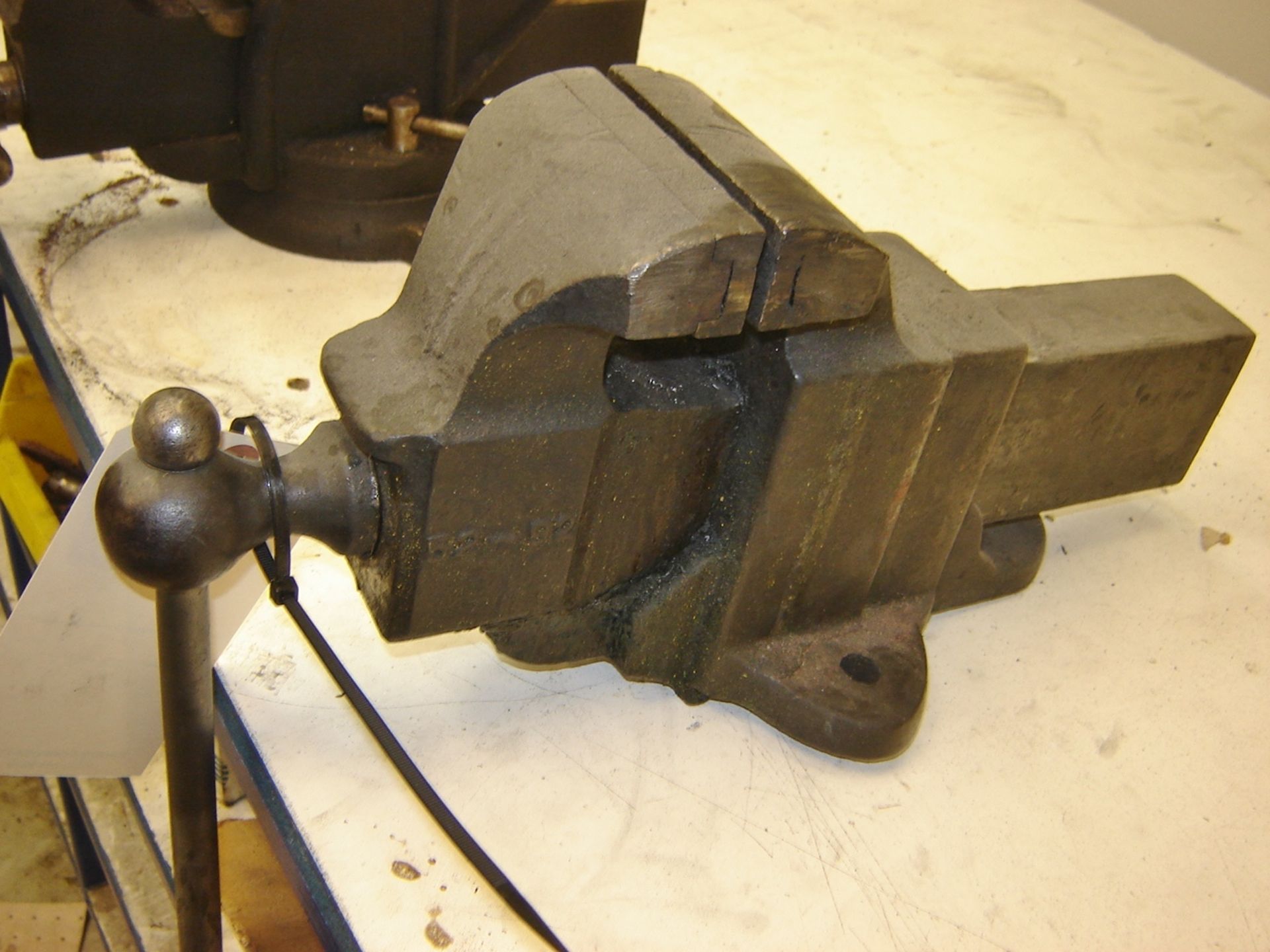 BENCH VISE - Image 2 of 3