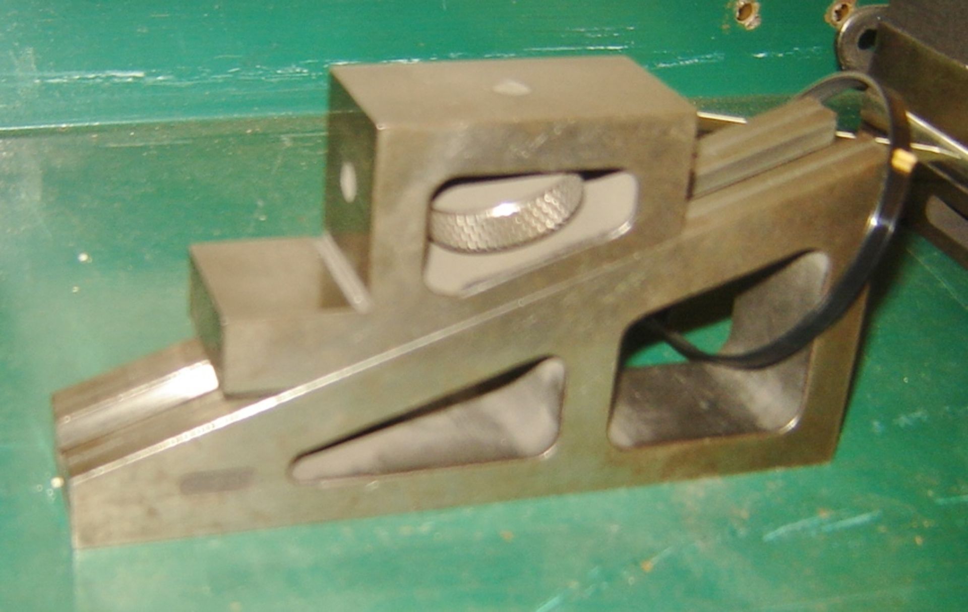 ADJUSTABLE PRECISION RISER BLOCK