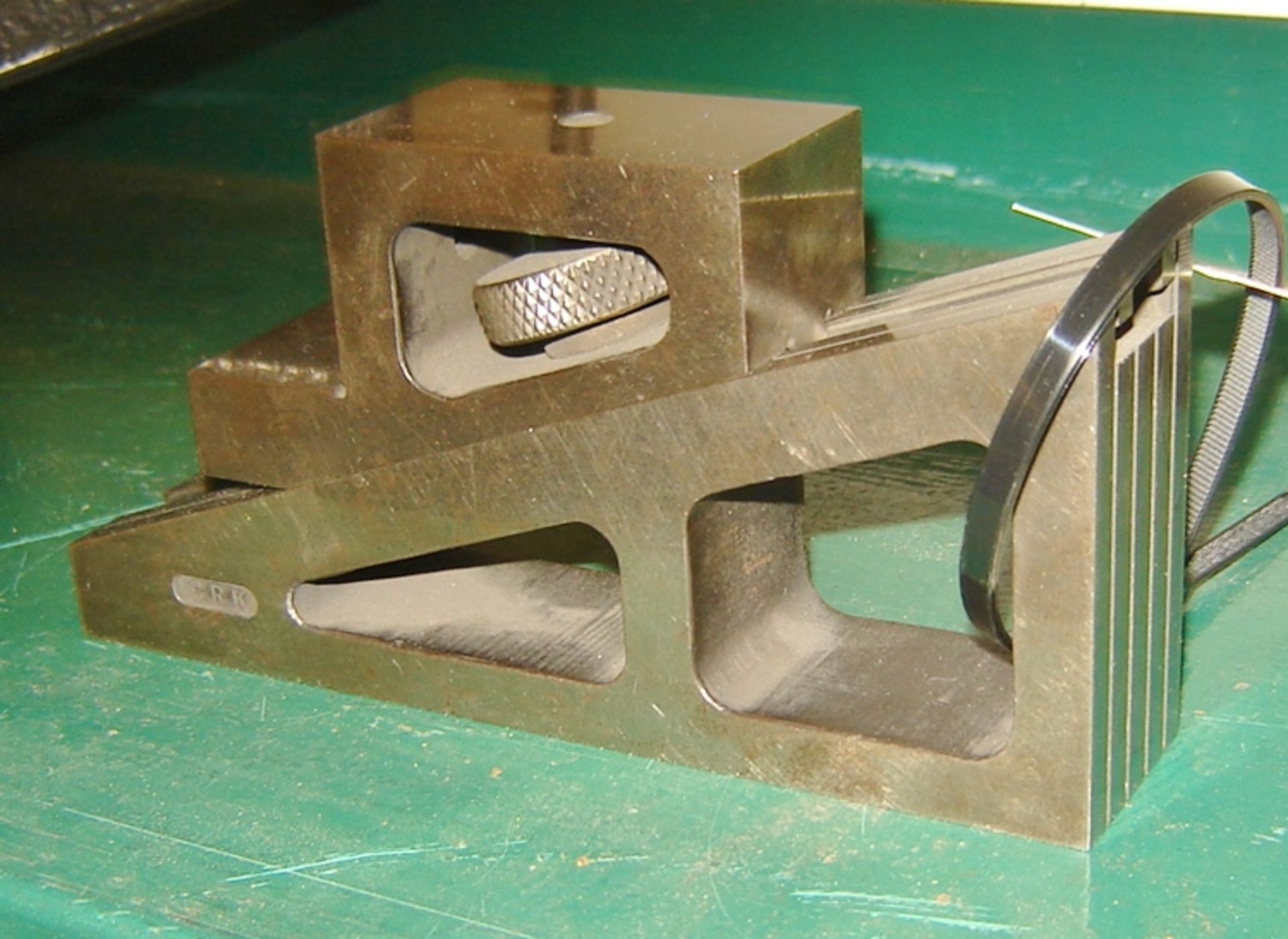 ADJUSTABLE PRECISION RISER BLOCK - Image 2 of 3