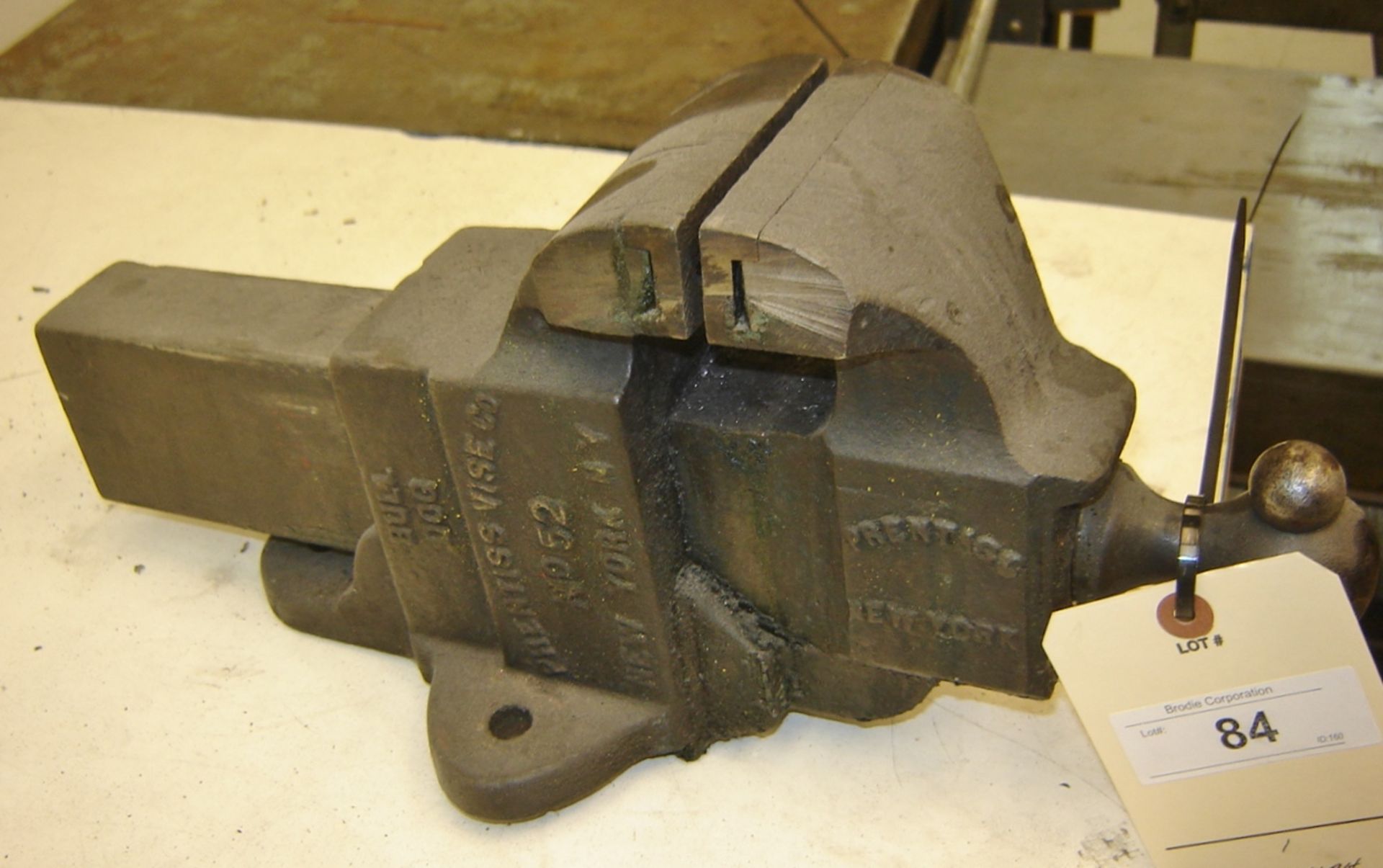 BENCH VISE