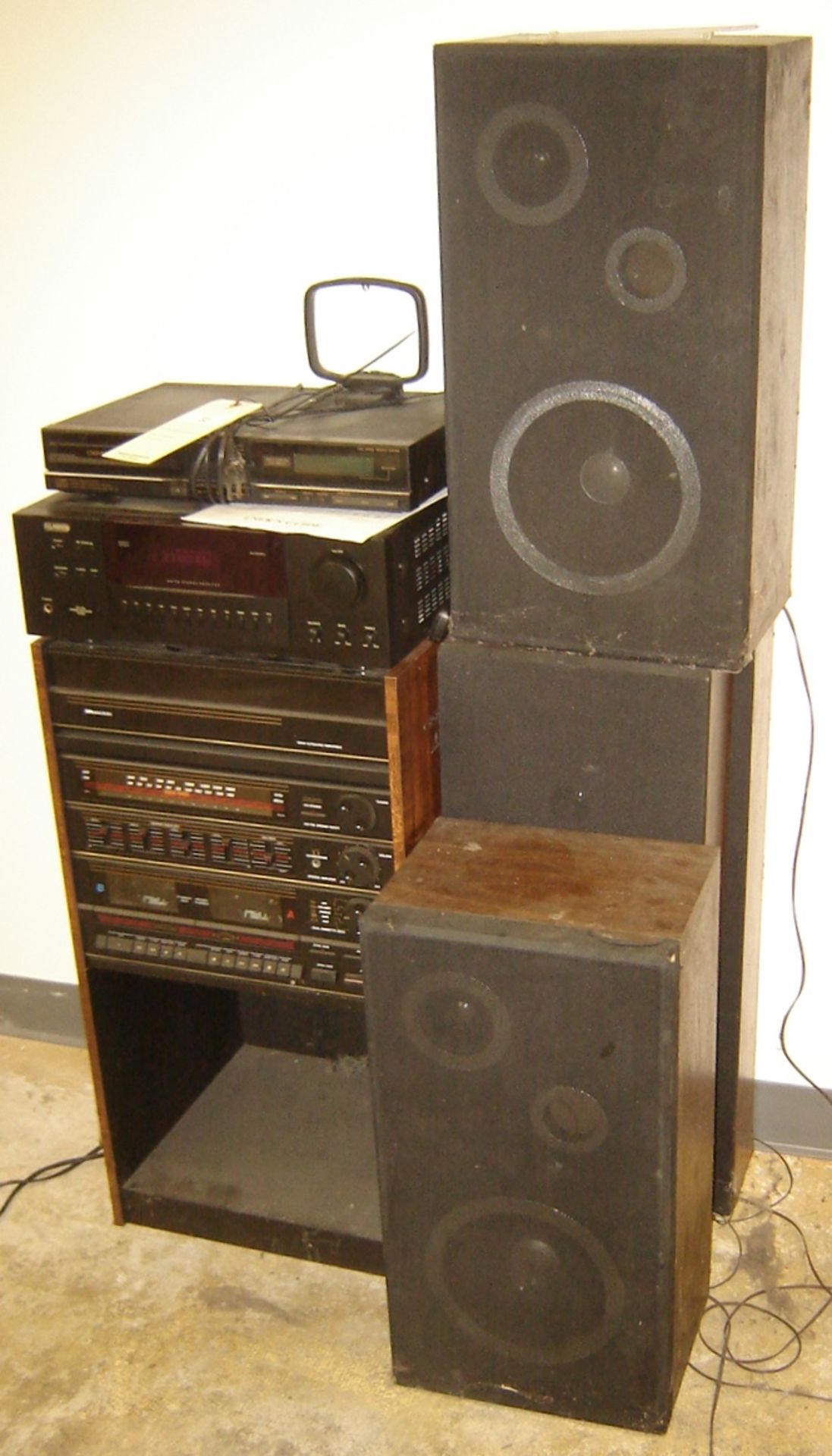 STEREO EQUIPMENT