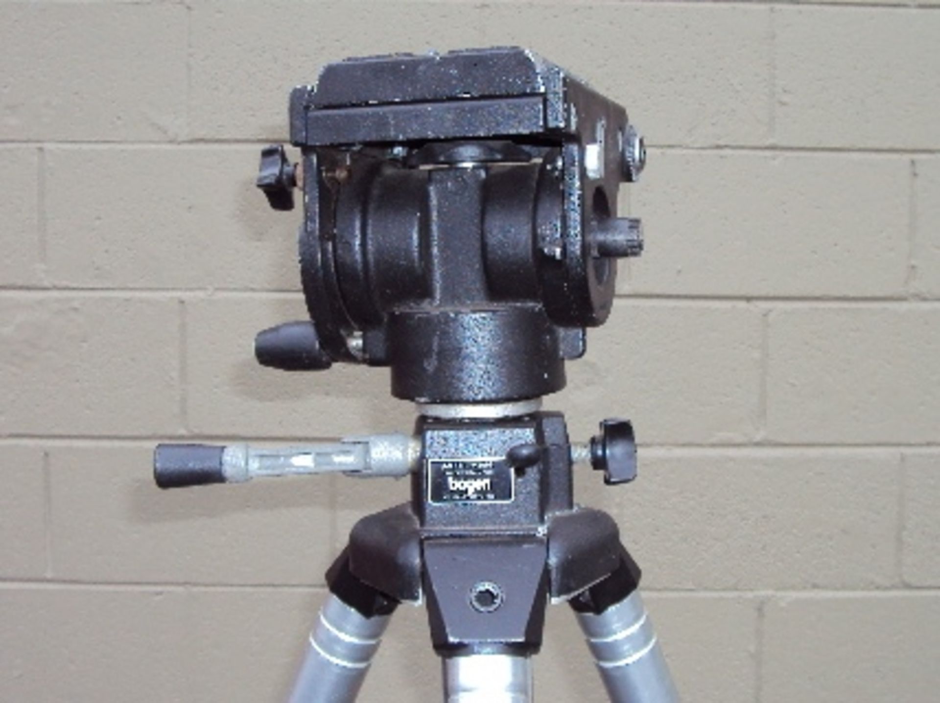 BOGEN MODEL 3068 CAMERA PAN/TILT CAMERA TRIPOD - Image 2 of 6