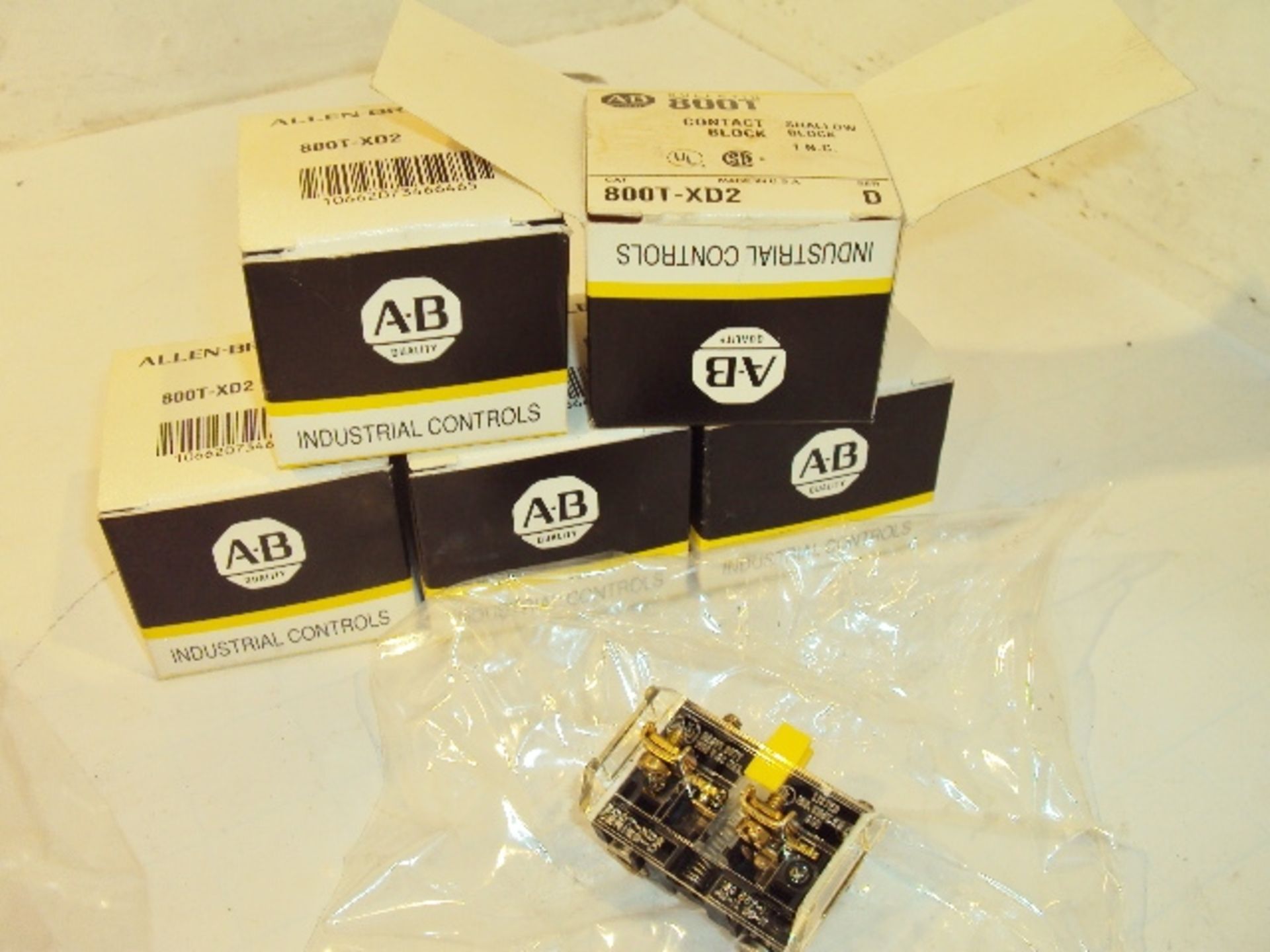 9-ASST'D ALLEN BRADLEY SWITCHES - Image 5 of 5