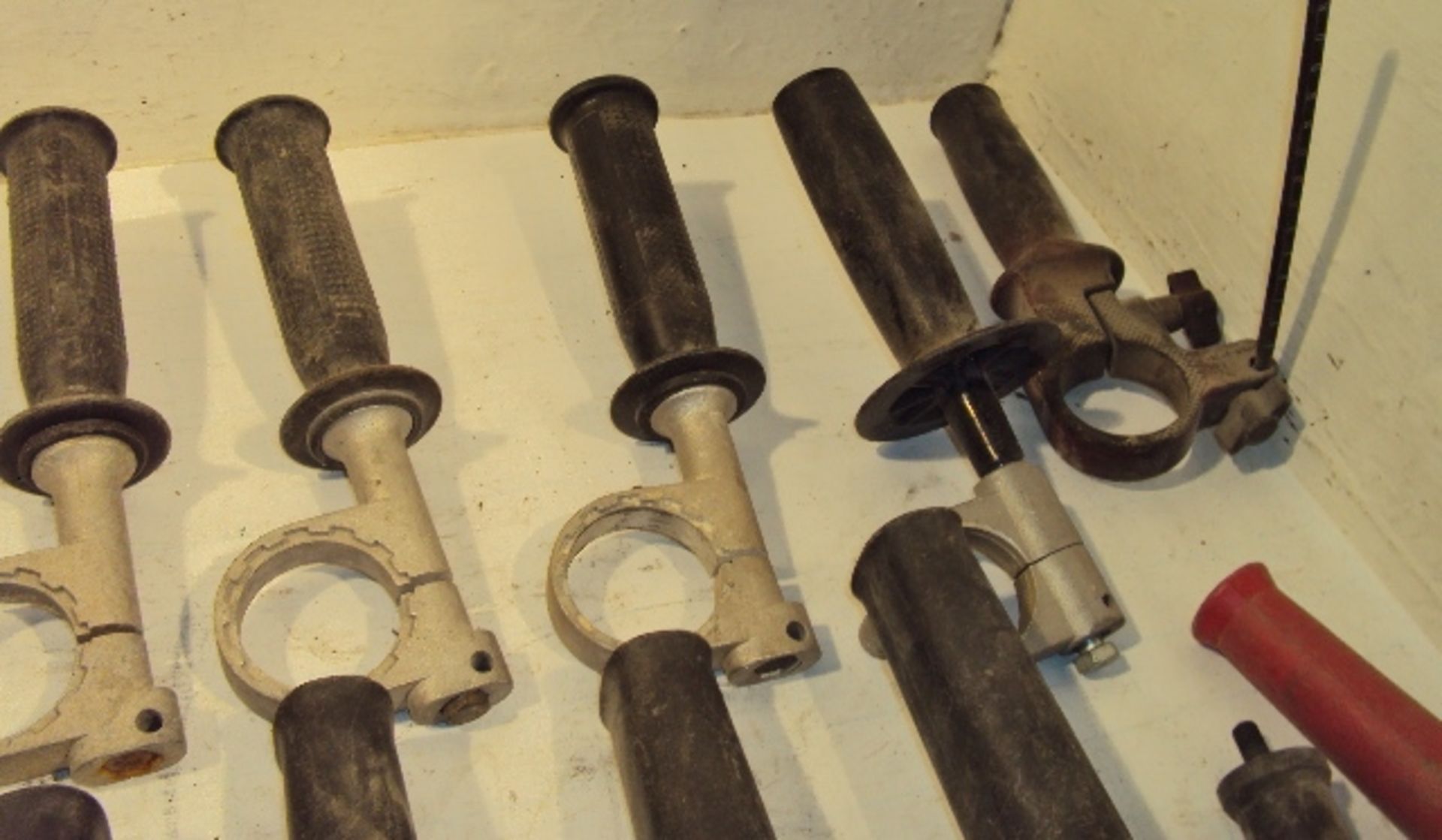 23- ASST'D INDEXABLE MOUNT HEAD PWR TOOL HANDLES - Image 3 of 5