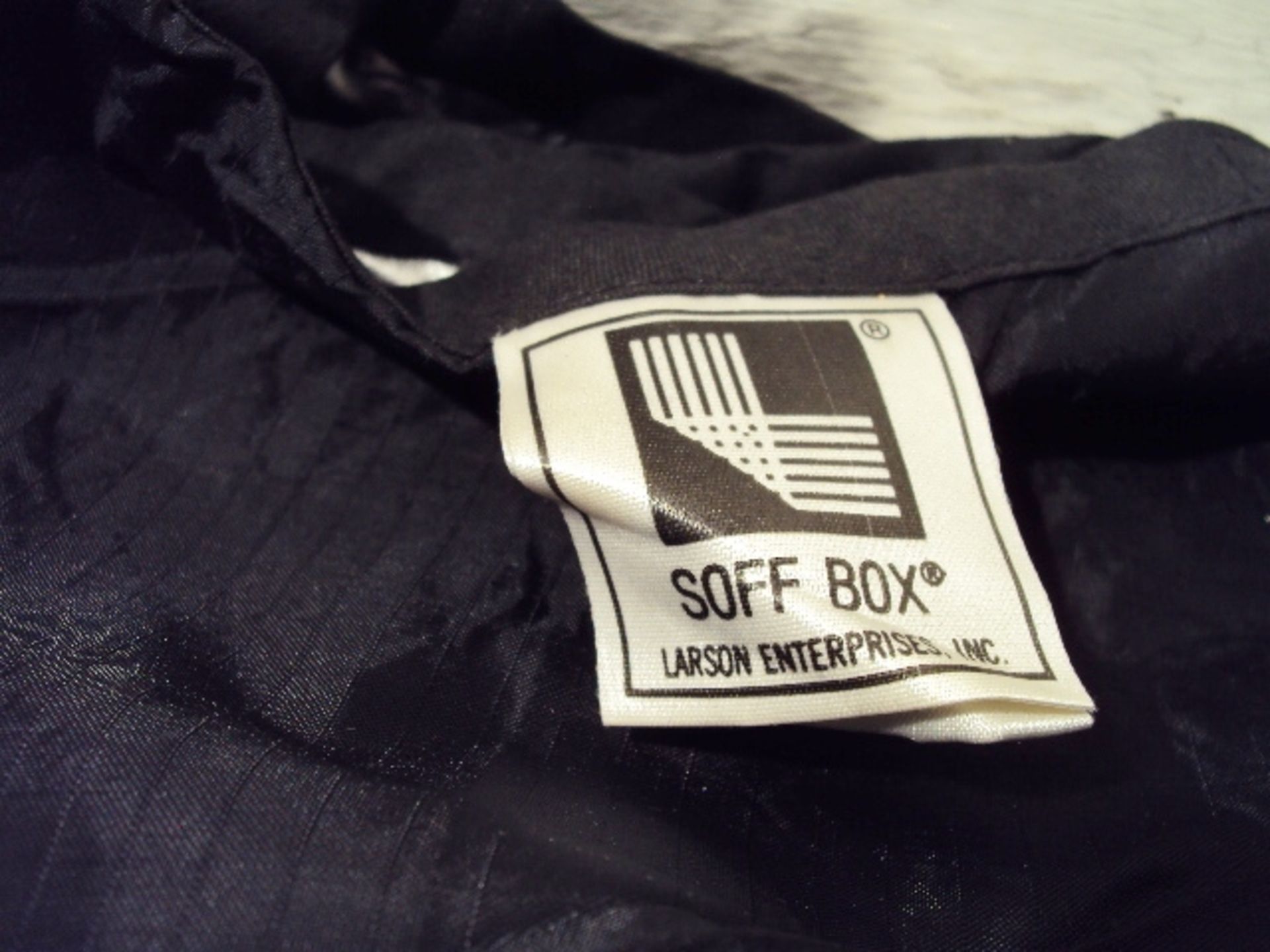 2-LARSON SOFF BOX LIGHT DIFFUSER SOFT BOX - Image 2 of 5