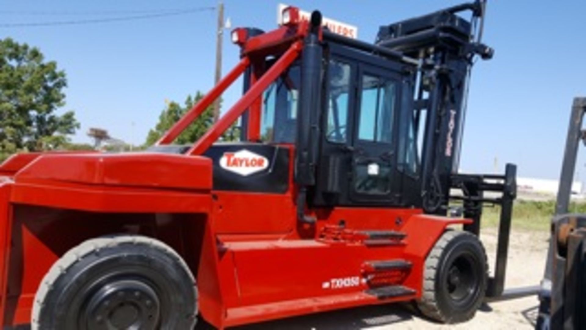 *Sold live by PICTURE ONLY. Item Locayed in Valley City, Oh. 2009 Taylor TXH350L, 35,000 Lb capacity - Image 2 of 2