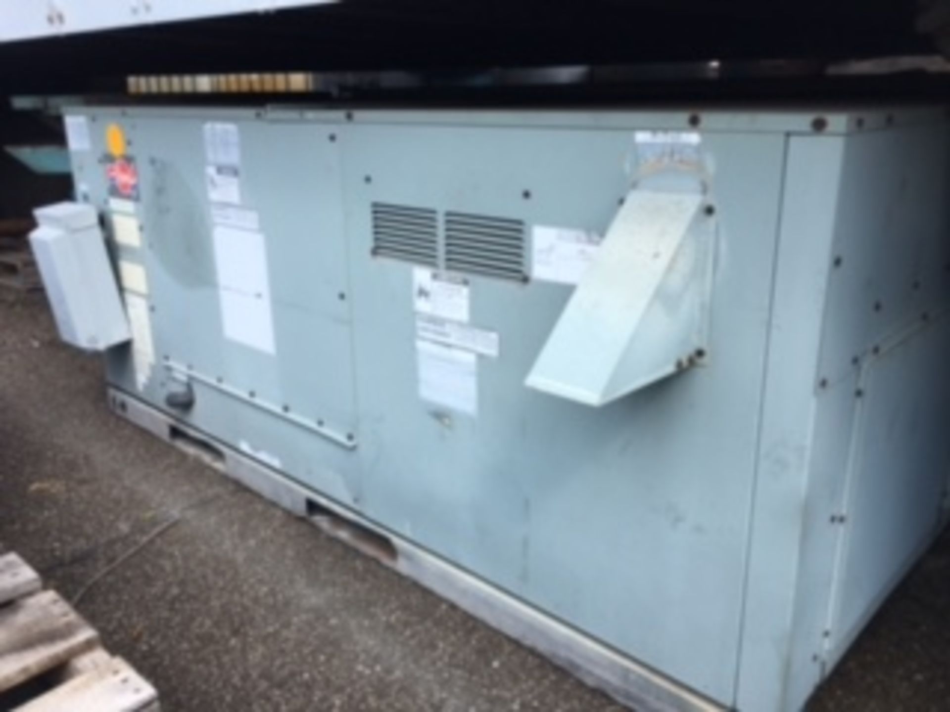 Rheem 1995 roof top AC unit. (Used once and decided it was not big enough). 24 volt wiring, 200,