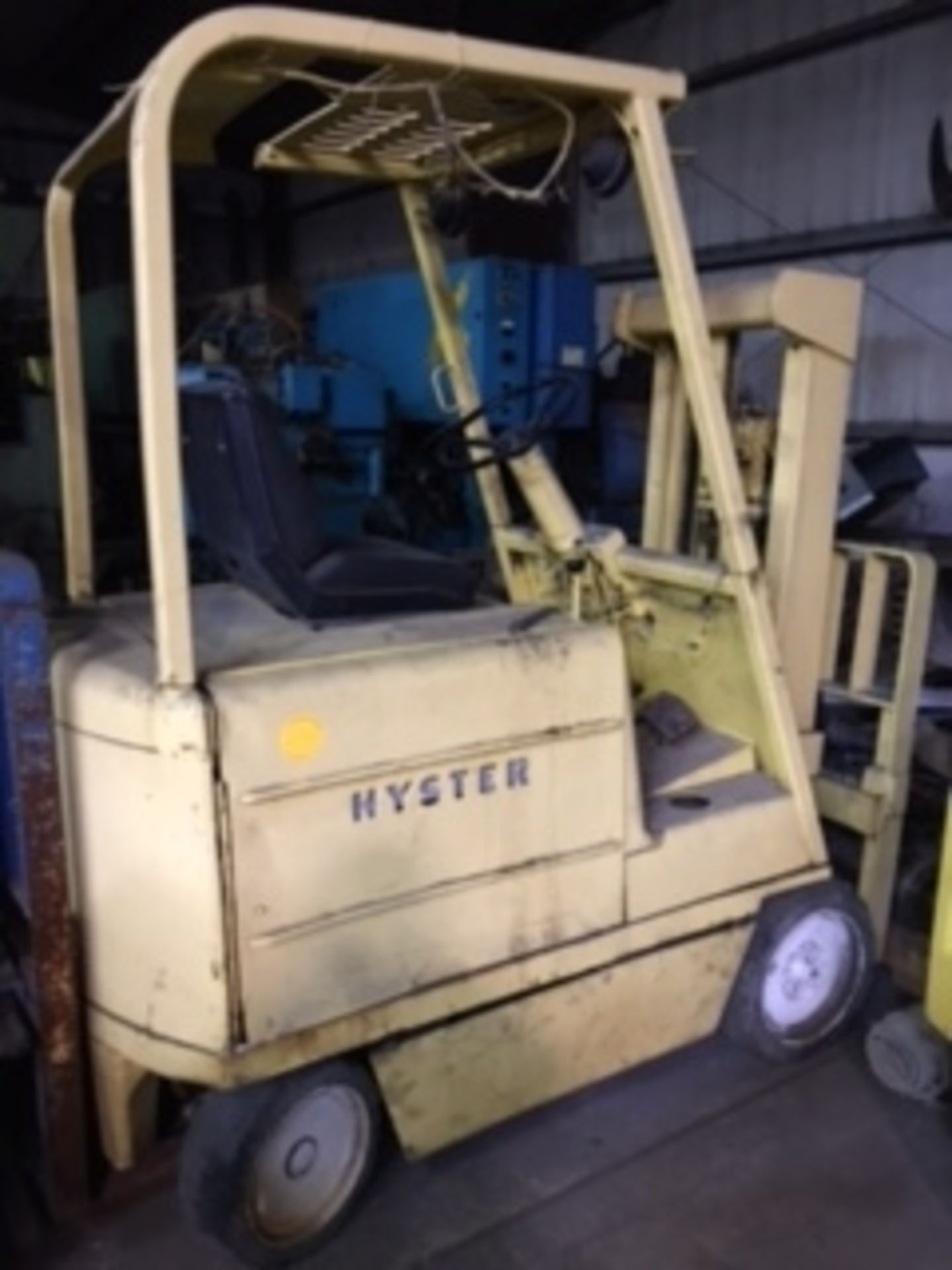 Hyster electric forklift, double mast short, runs