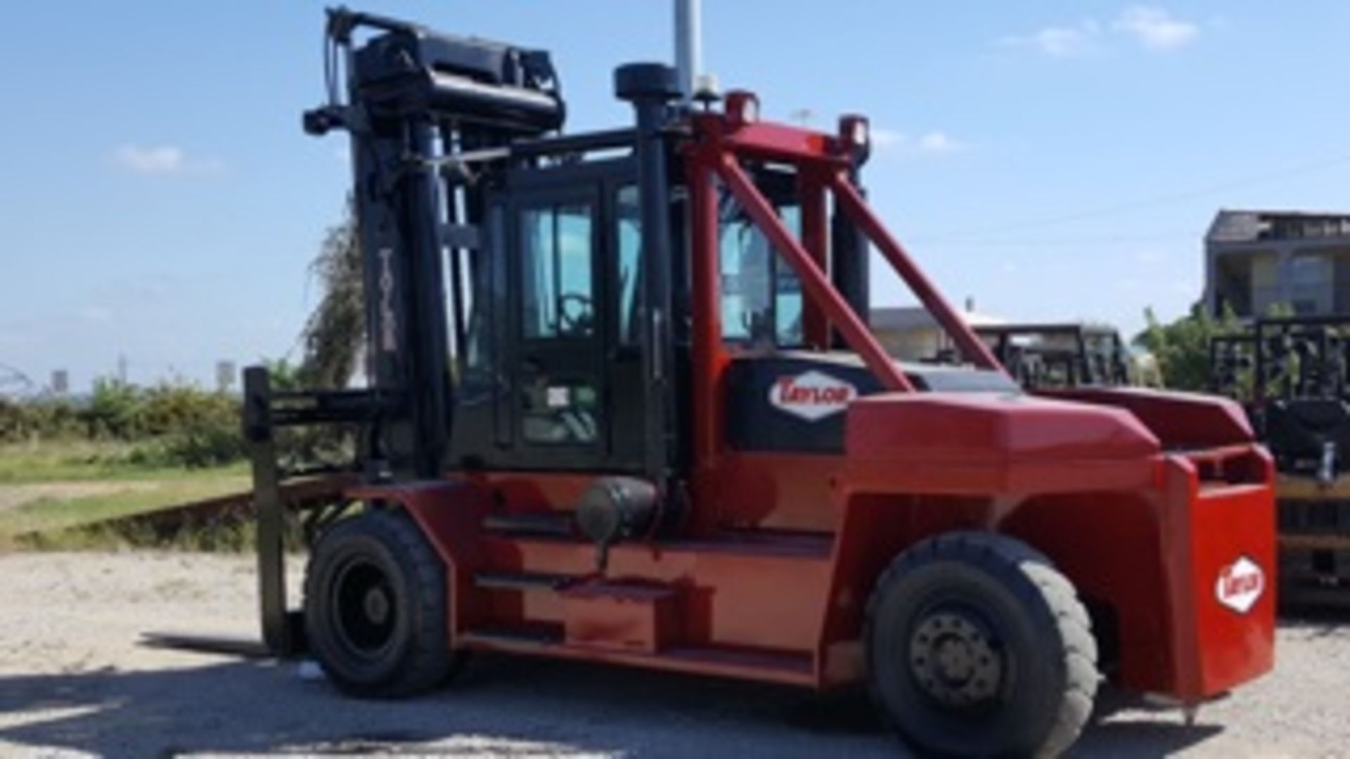 *Sold live by PICTURE ONLY. Item Locayed in Valley City, Oh. 2009 Taylor TXH350L, 35,000 Lb capacity