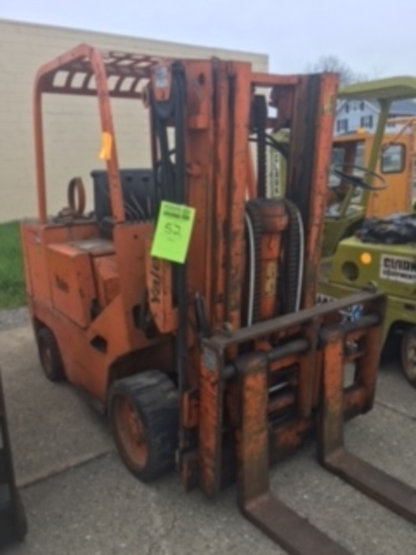 Yale, 7000 lb max cap, triple mast (short), LP, forklift. Model GLCO7OLBNSBTO77