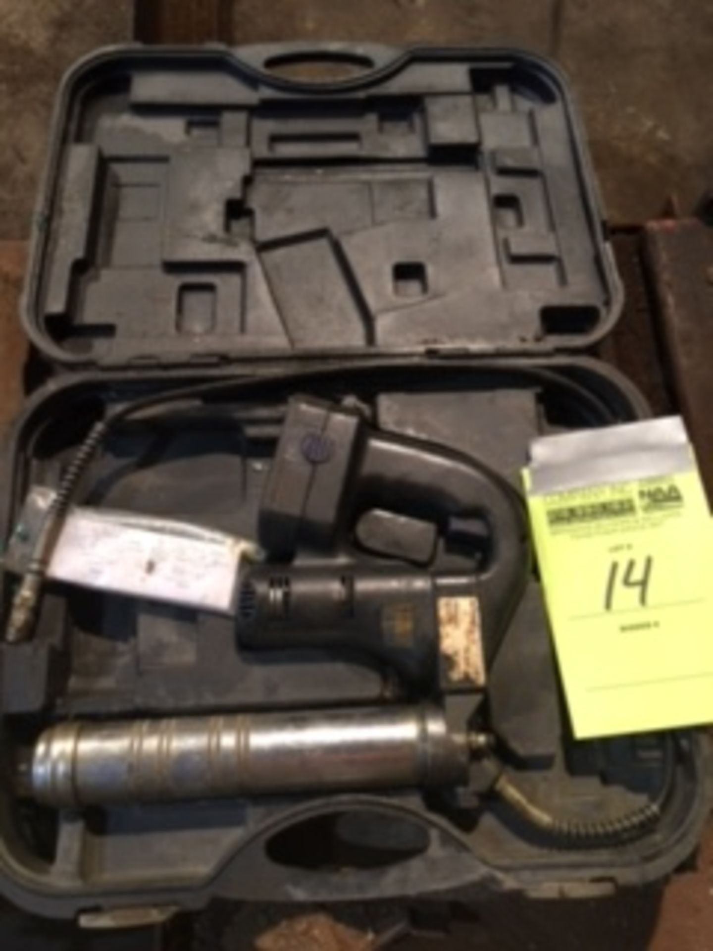 OEM 87106, 18v grease gun. No charger. 1 battery, serial 060310