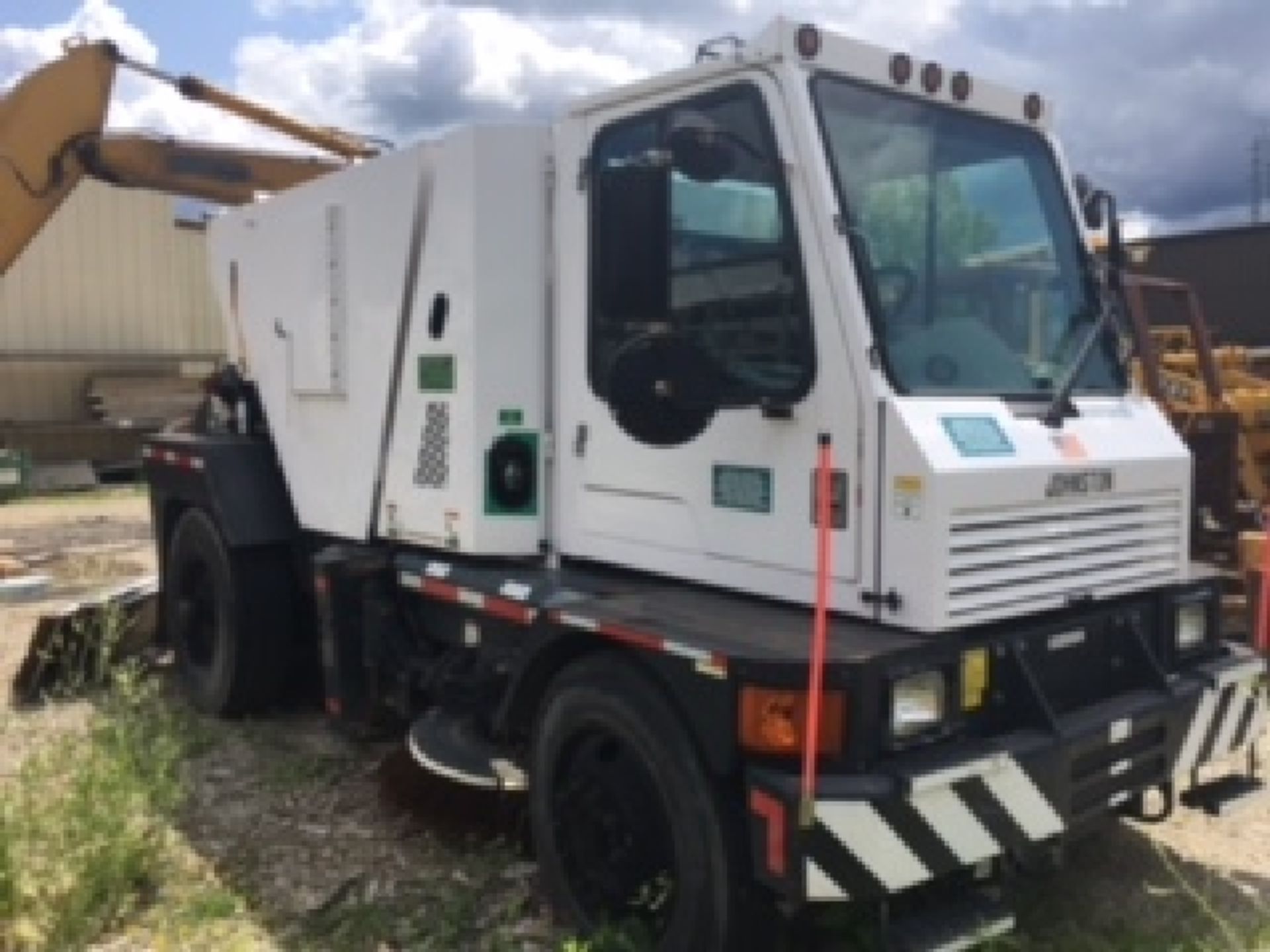 2007 Johnston Street Sweeper, Model #4000 NYC, diesel, serial 20AY-143, 20,900 miles, 4617 hours... - Image 4 of 9