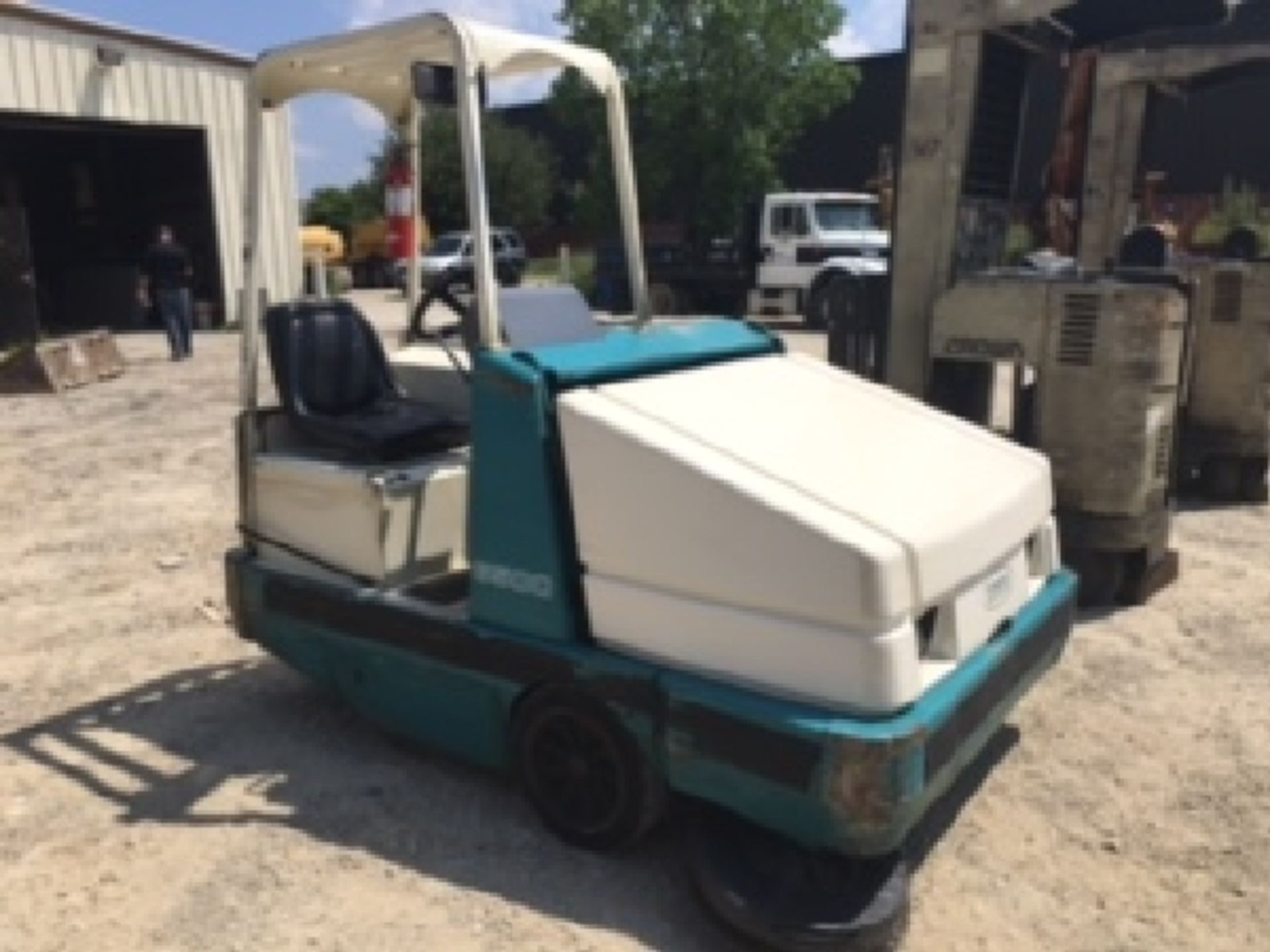 Tenant Model 6500 Lp fuel Floorsweeper (Everything works)