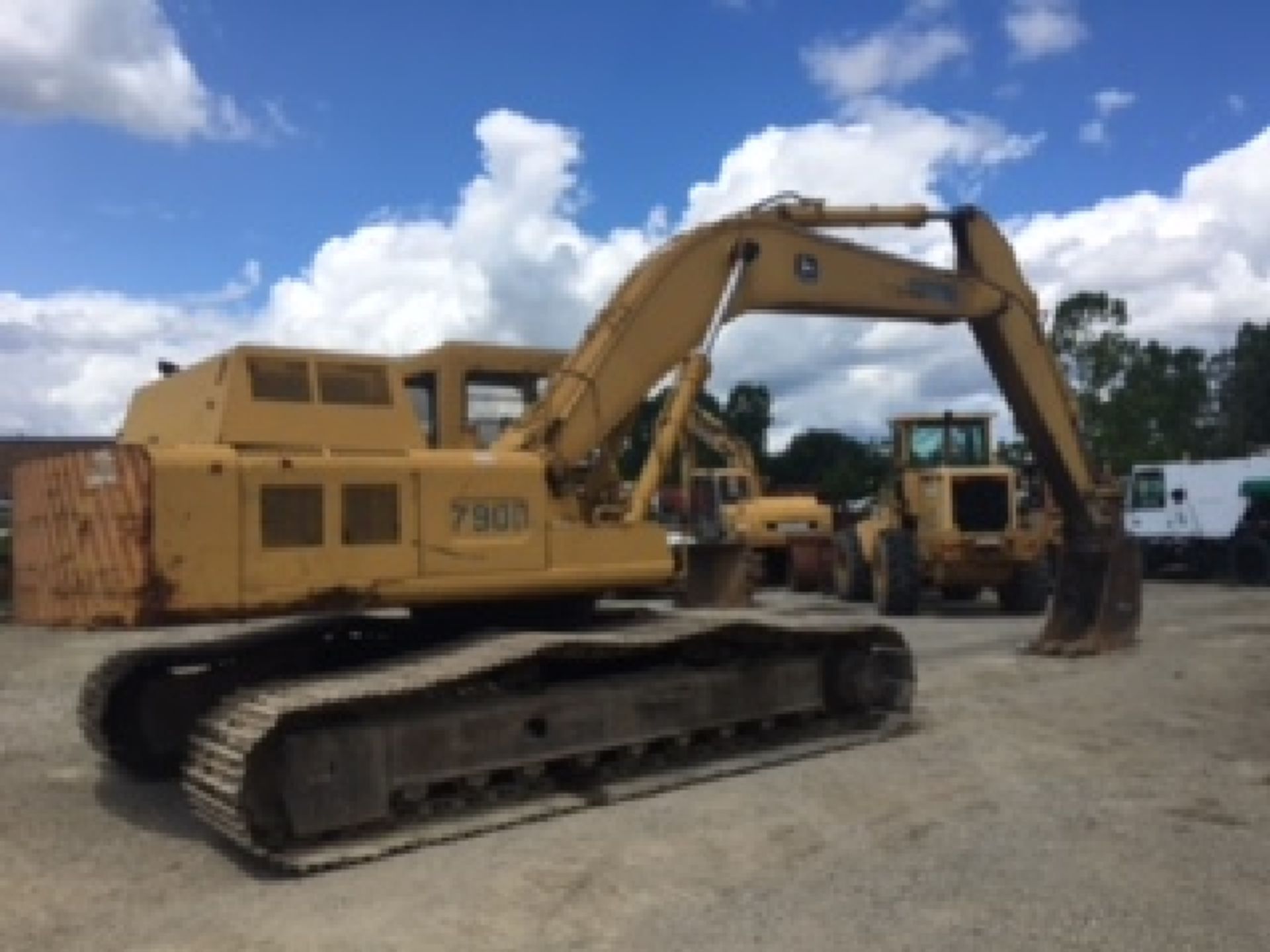 John Deere CK790D Excavator,ID#L007374, 9450 hours listed.Runs and sounds good.(bucket not included) - Image 3 of 7