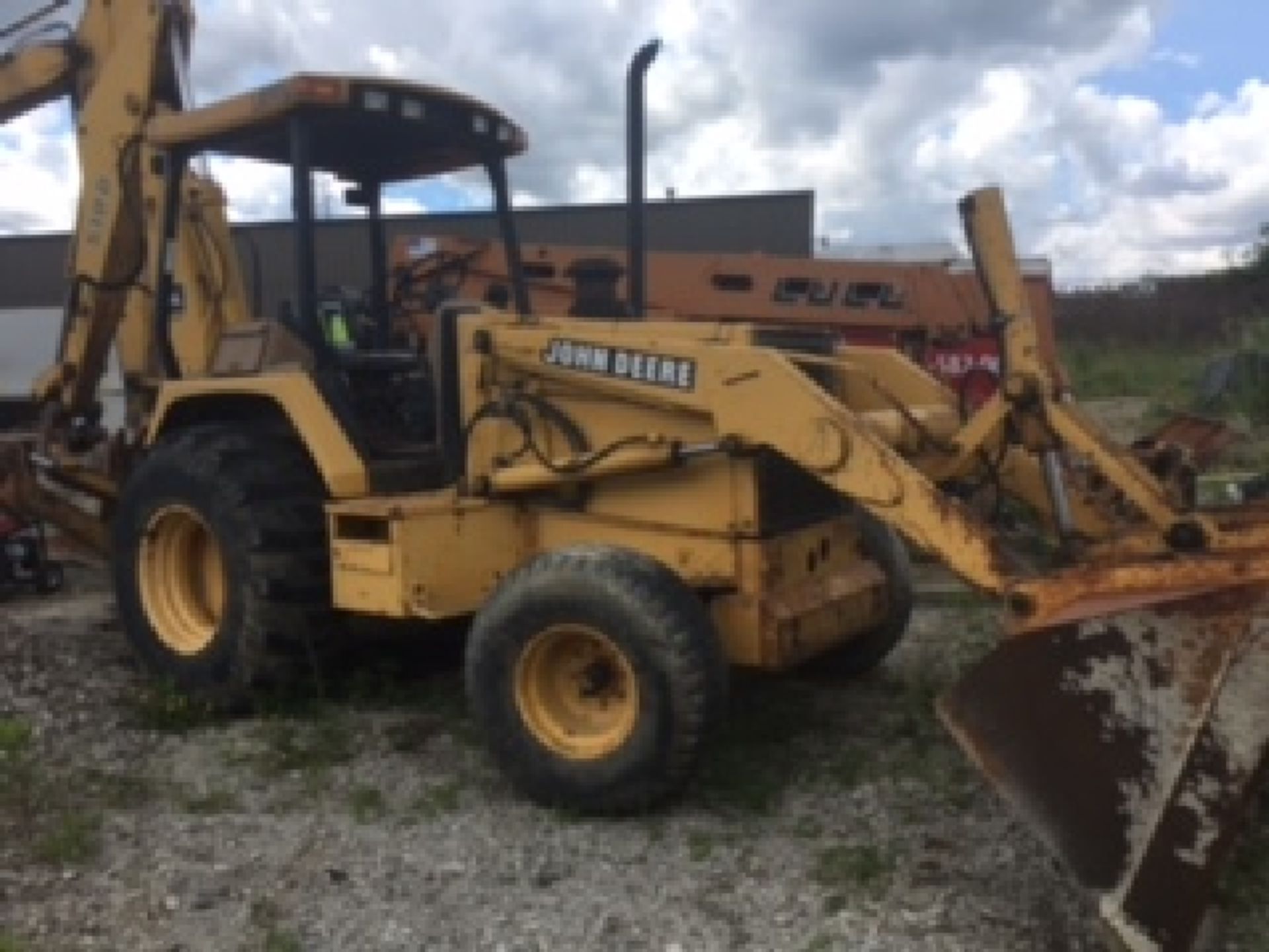 John Deere 510D backhoe. 4418 hours listed. Turbo diesel. Equipment ID# TO510DB815432 - Image 2 of 6