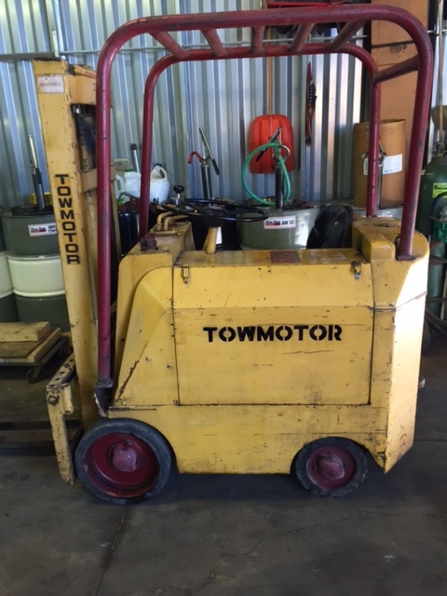 Tow motor forklift Model 350S 9 foot lift 2000lb. Cap. Gasoline fueled