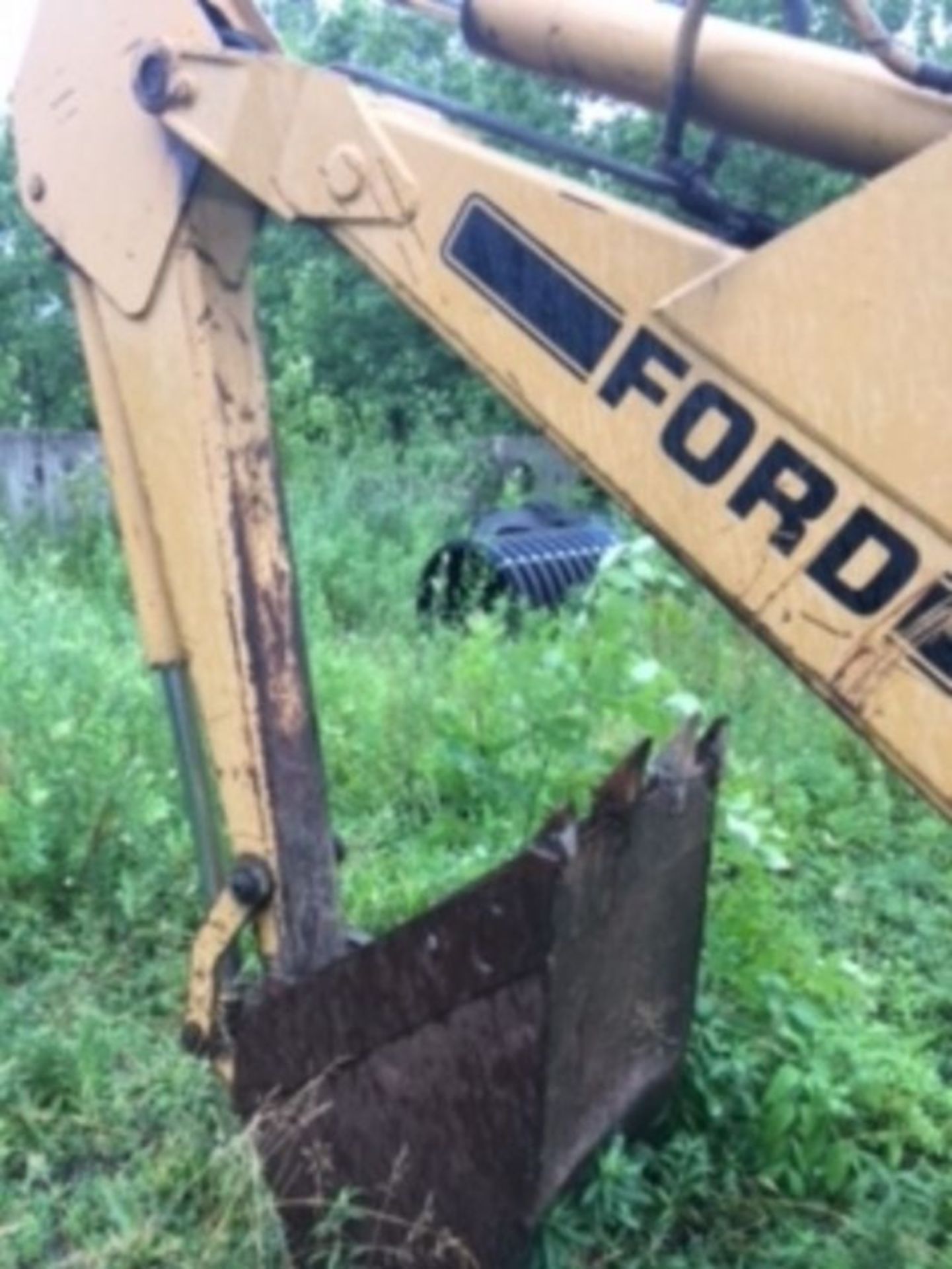 1983 Ford 555 loader/backhoe w/ new motor, runs good, 4956.7 hours listed. - Image 4 of 5