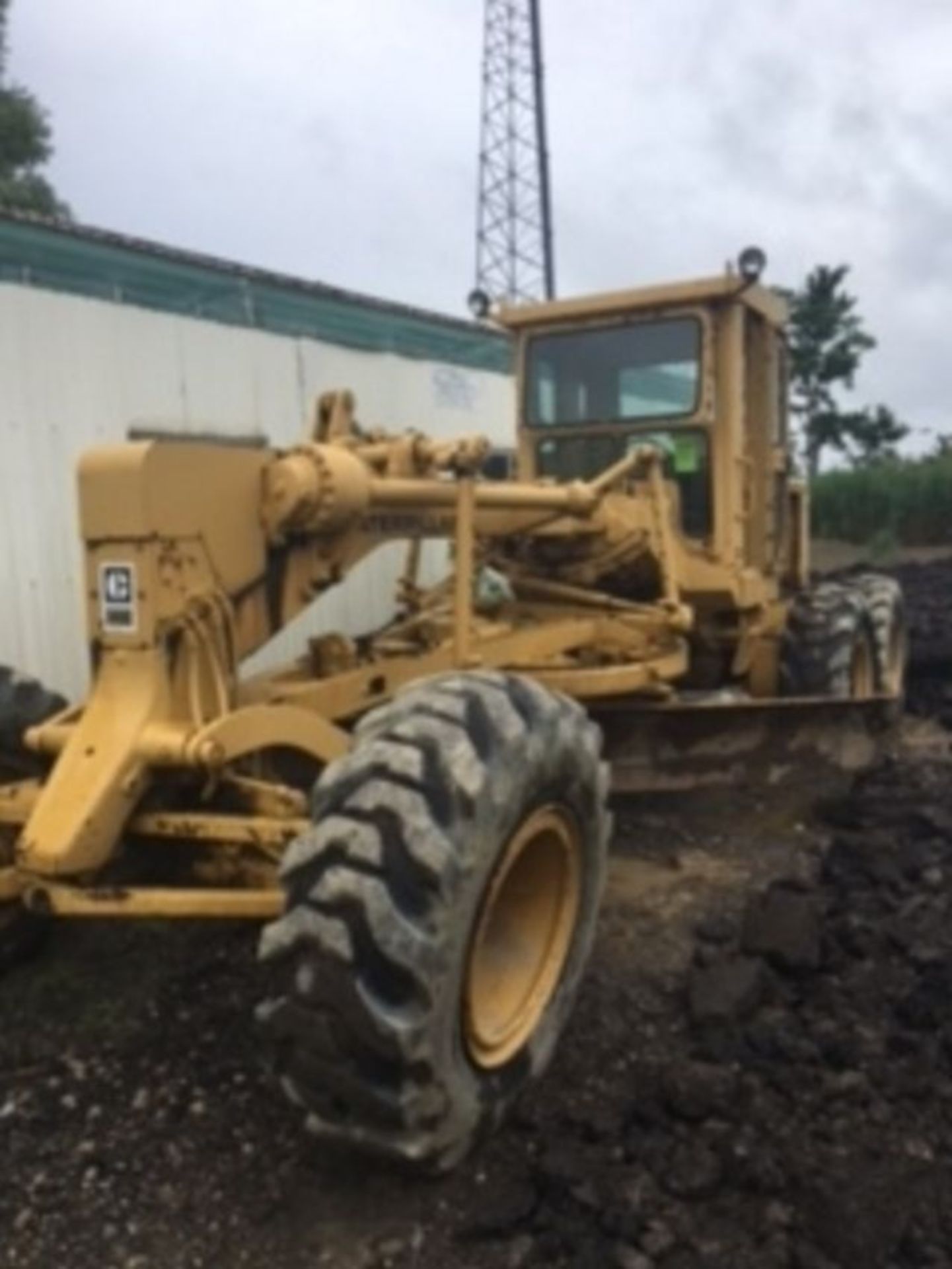 1973 Caterpillar E-14 Road Grader, serial # 72G1500, runs good. 14' blade, machine total length... - Image 4 of 4