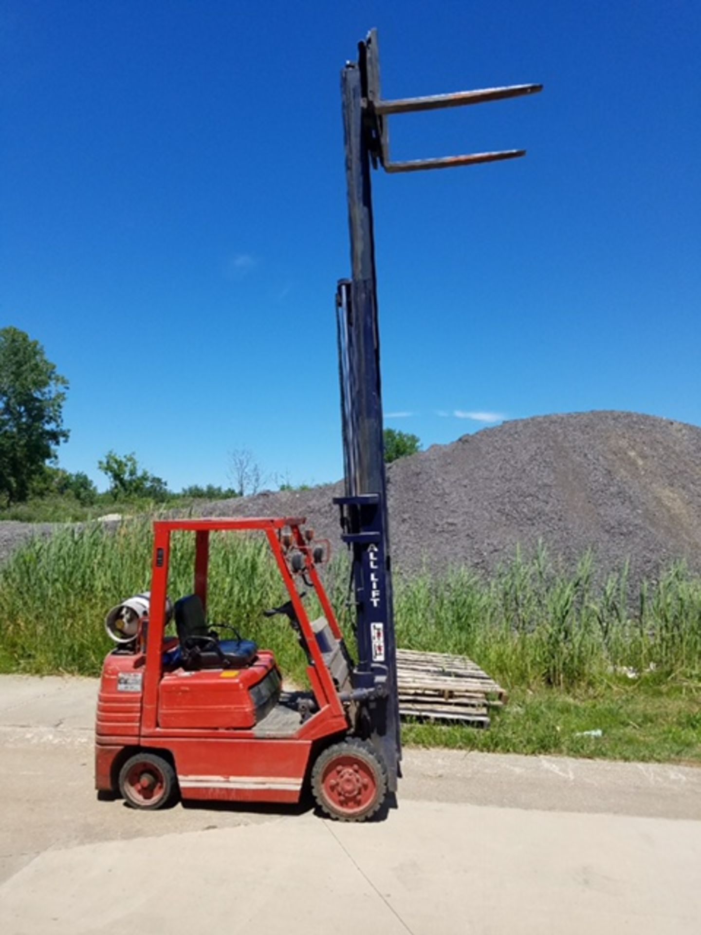 Kalmar AC Triple mast, LP forklift. 5300 hours. Sideshift 4200 lb max cap