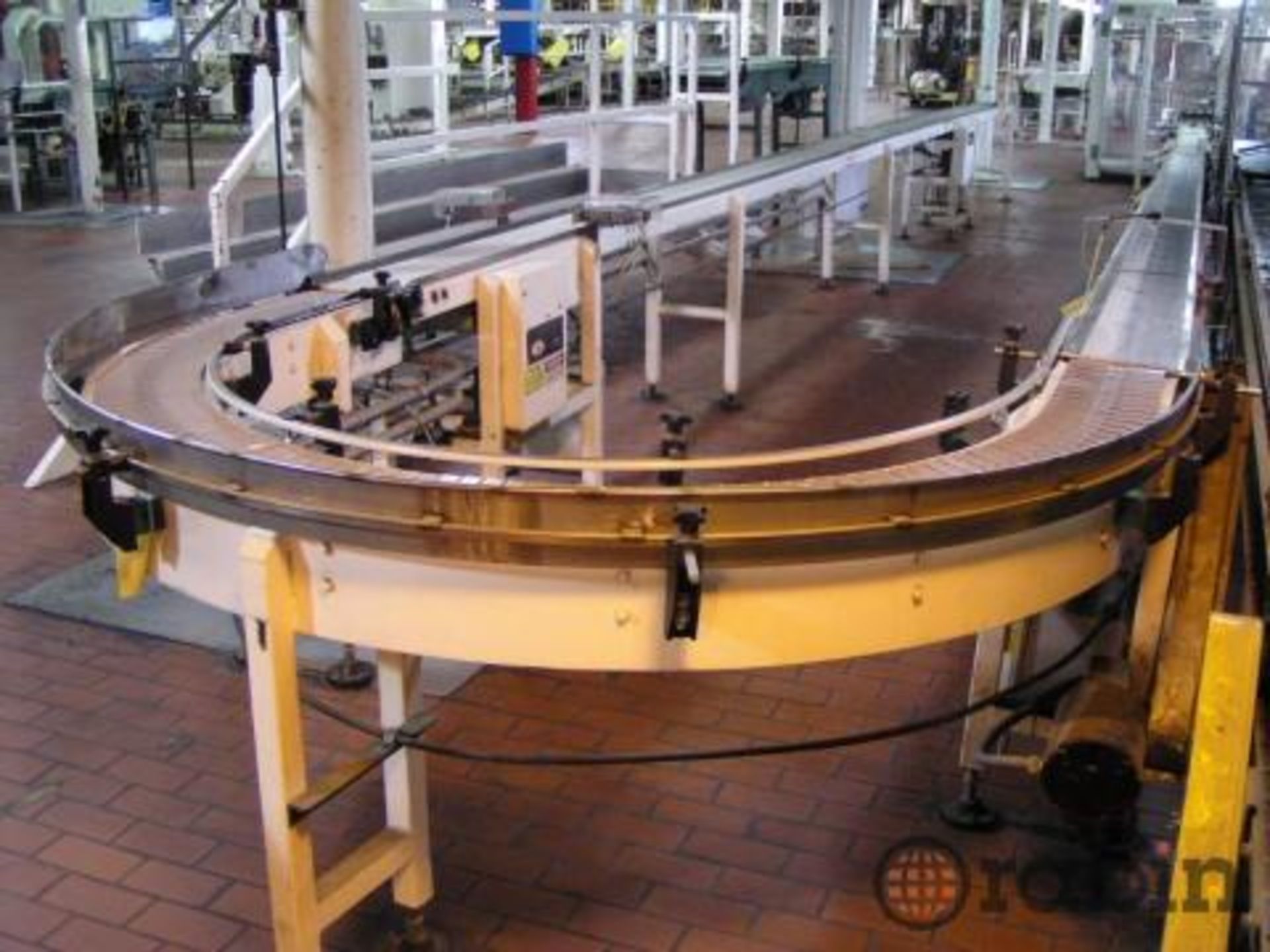 Accumulating conveyor assembly - Image 2 of 3