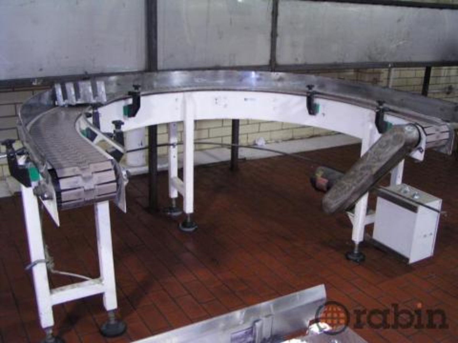 Table top conveyor assembly