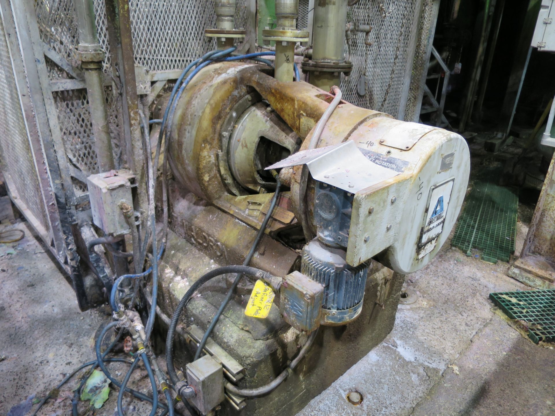 Andritz Sprout Bauer refiner, model R-20-EMAII, s/n 1995-00270, 250 hp main motor, 1 hp disc