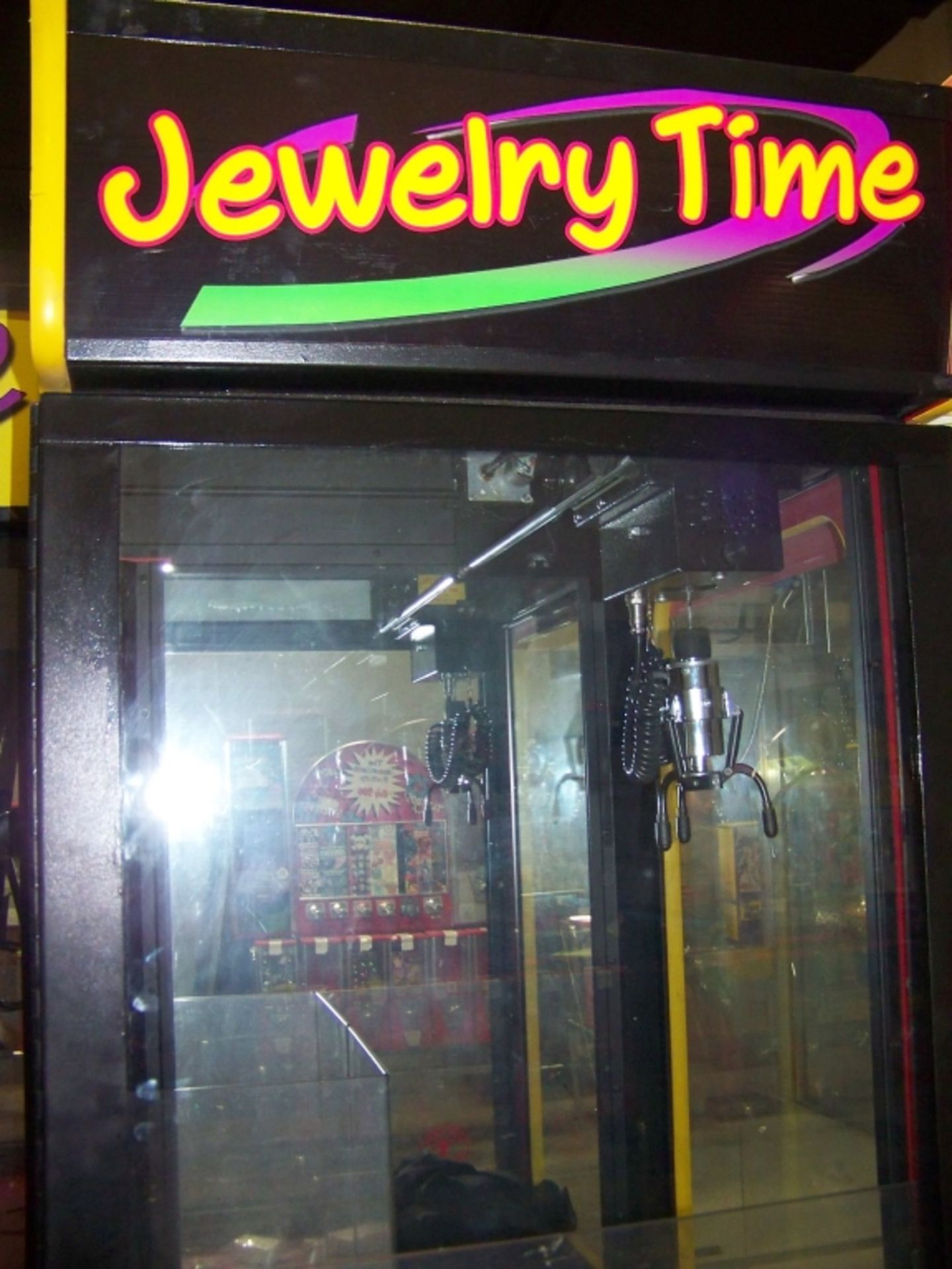 30" JEWELRY TIME VENDING CRANE MACHINE - Image 3 of 3