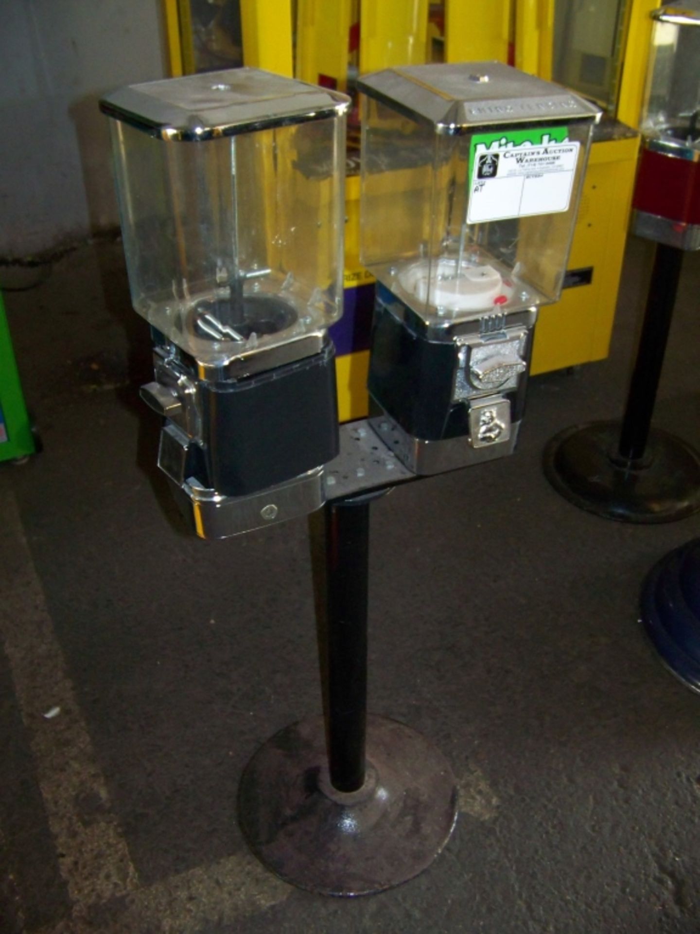 DUAL HEAD RHINO CANDY VENDING MACHINE