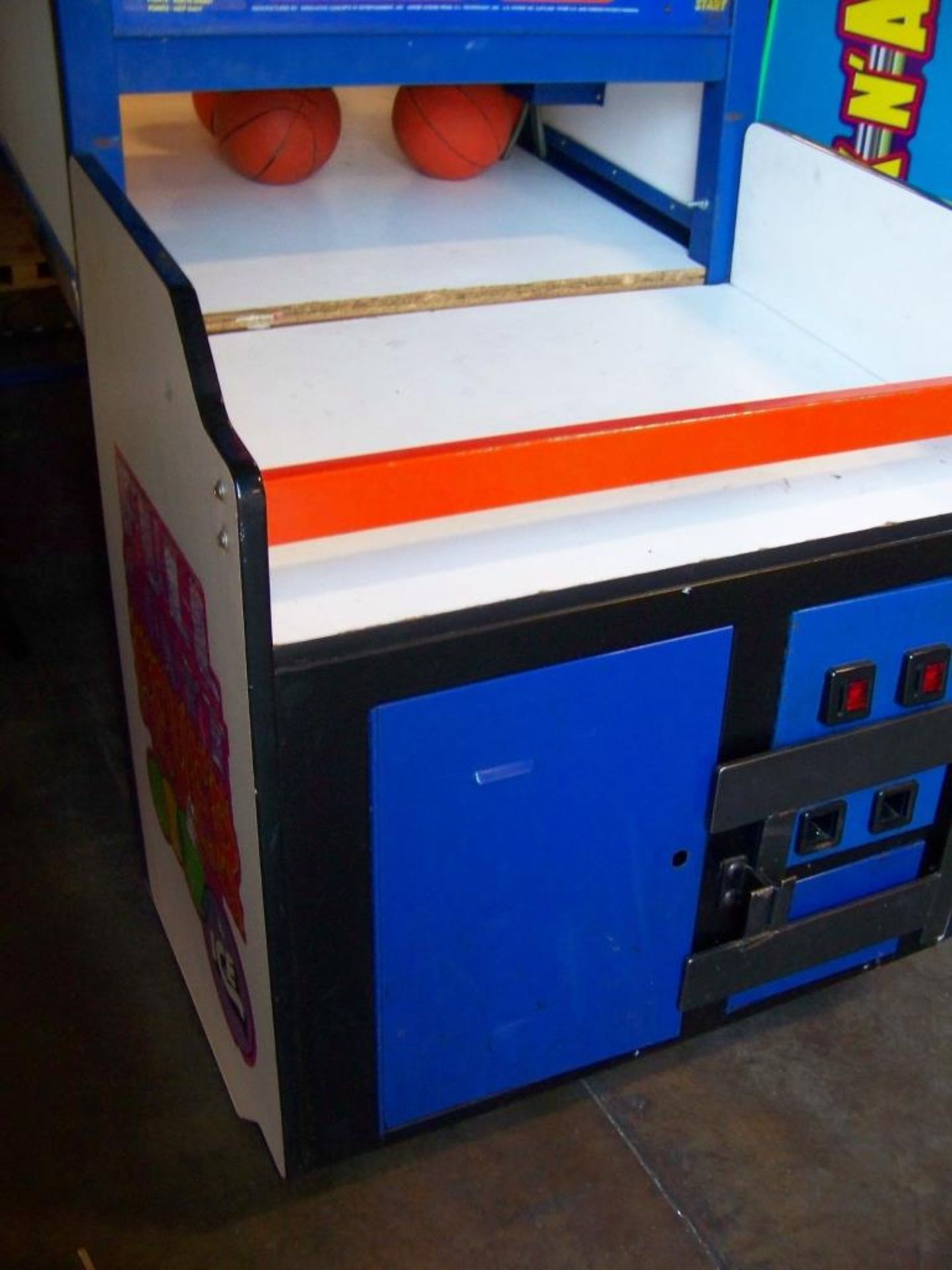 FULL COURT FRENZY II SPORTS ARCADE GAME ICE - Image 5 of 7