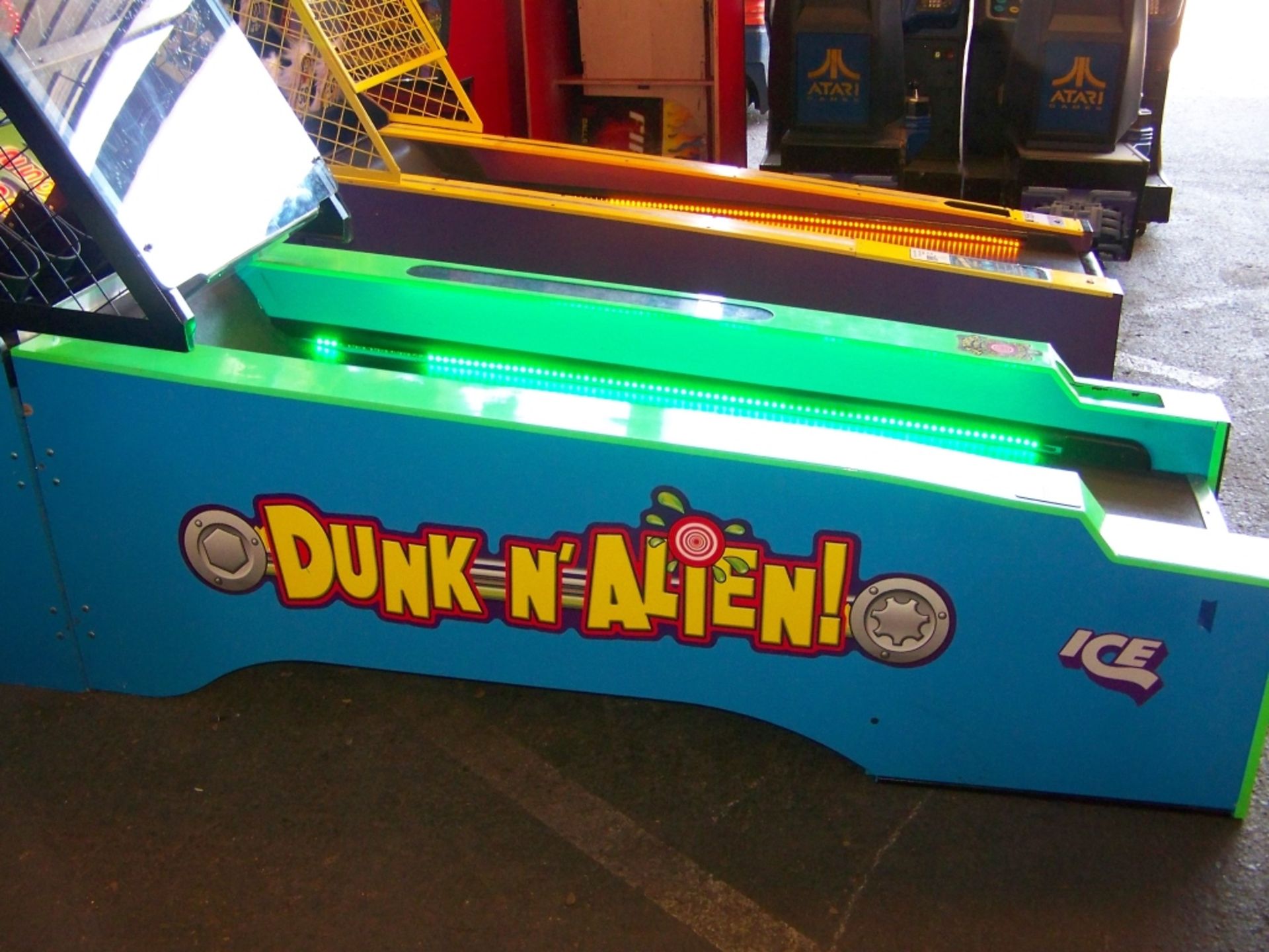 DUNK-N-ALIEN ALLEY ROLLER REDEMPTION GAME ICE - Image 6 of 6